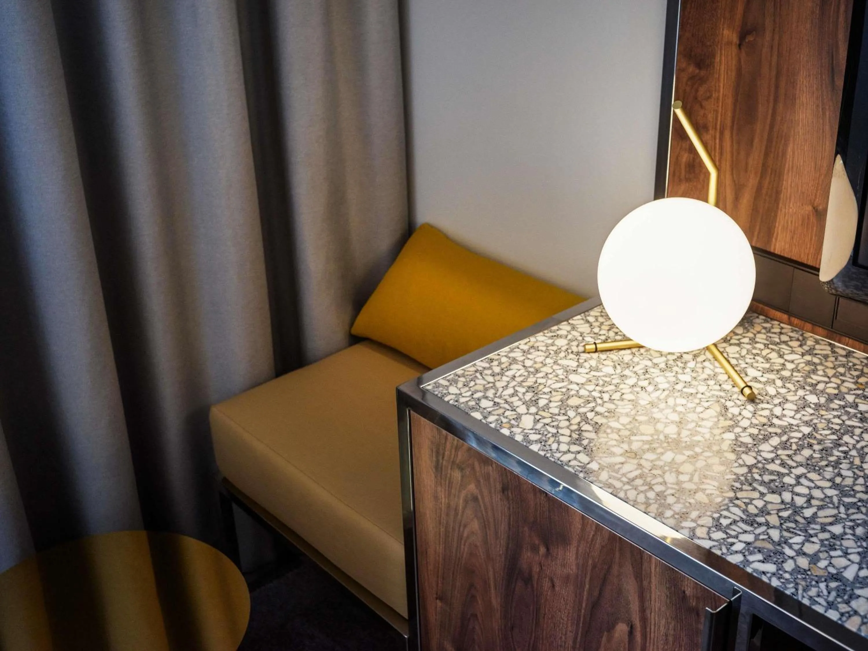 Photo of the whole room in Pullman Paris Montparnasse