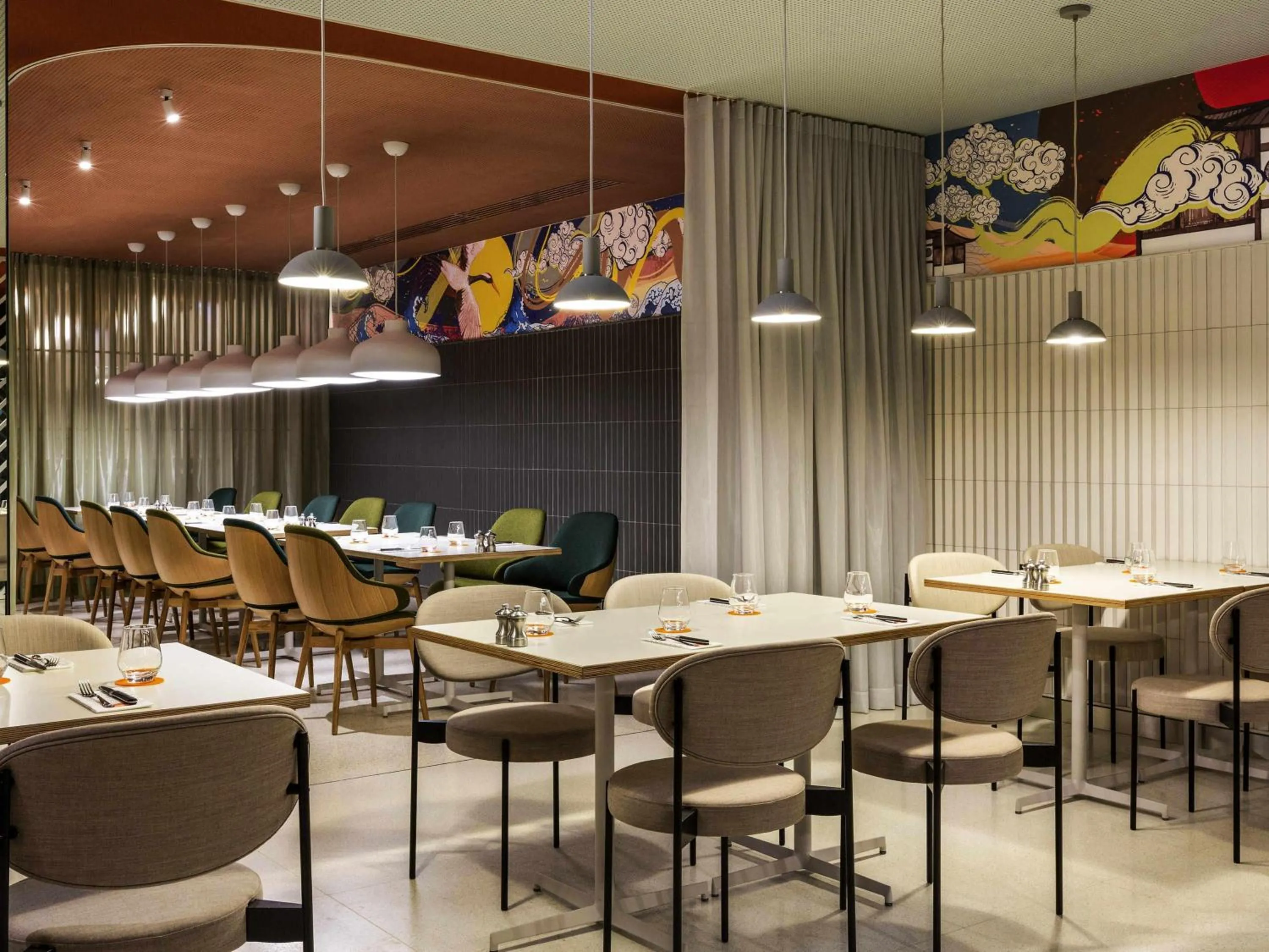 Restaurant/places to eat in Pullman Paris Montparnasse