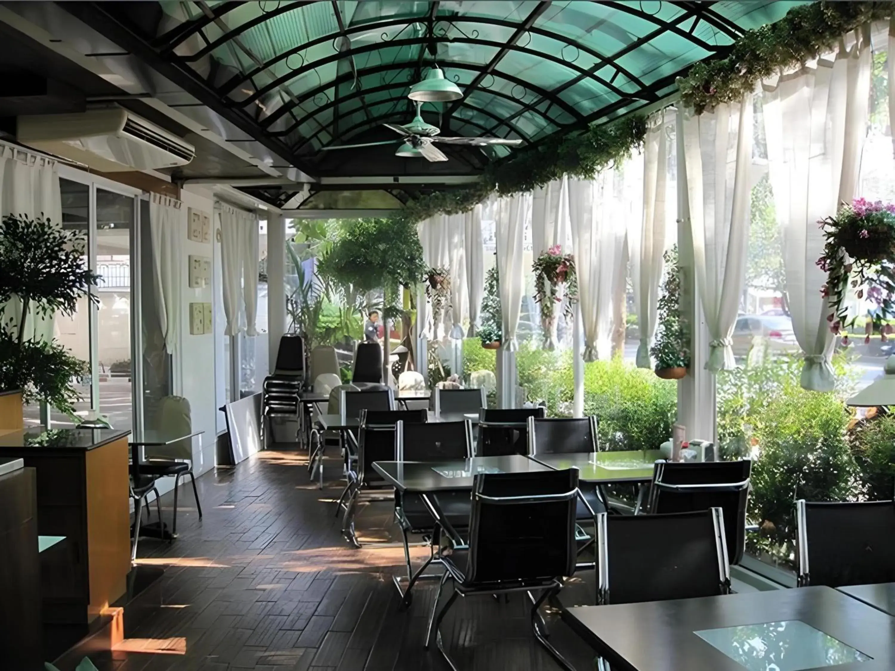 Restaurant/places to eat in Collection O Howard Square Boutique Hotel Restaurant/places to eat in Collection O Howard Square Boutique Hotel