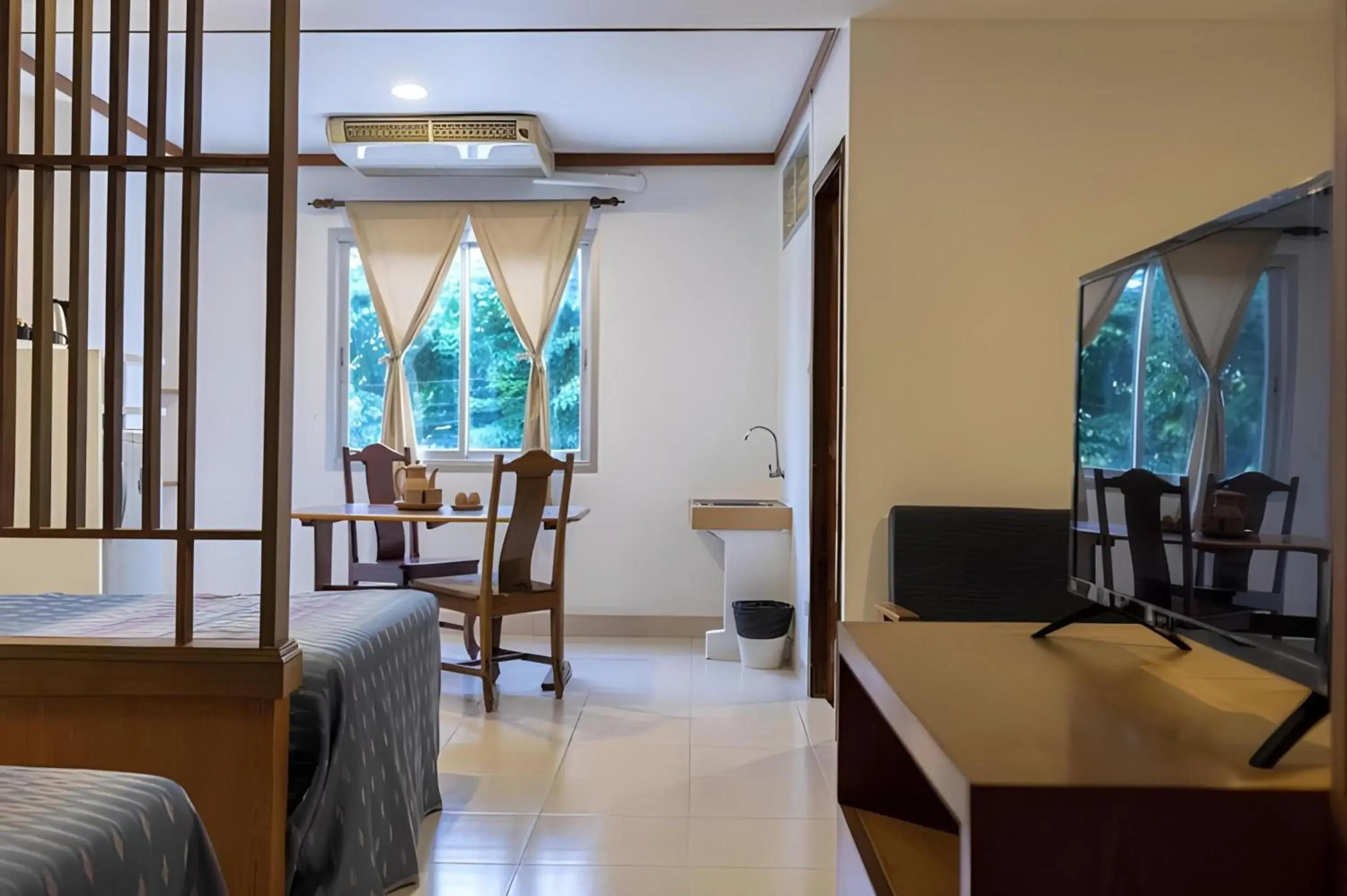 Bedroom in Collection O Howard Square Boutique Hotel Bedroom in Collection O Howard Square Boutique Hotel