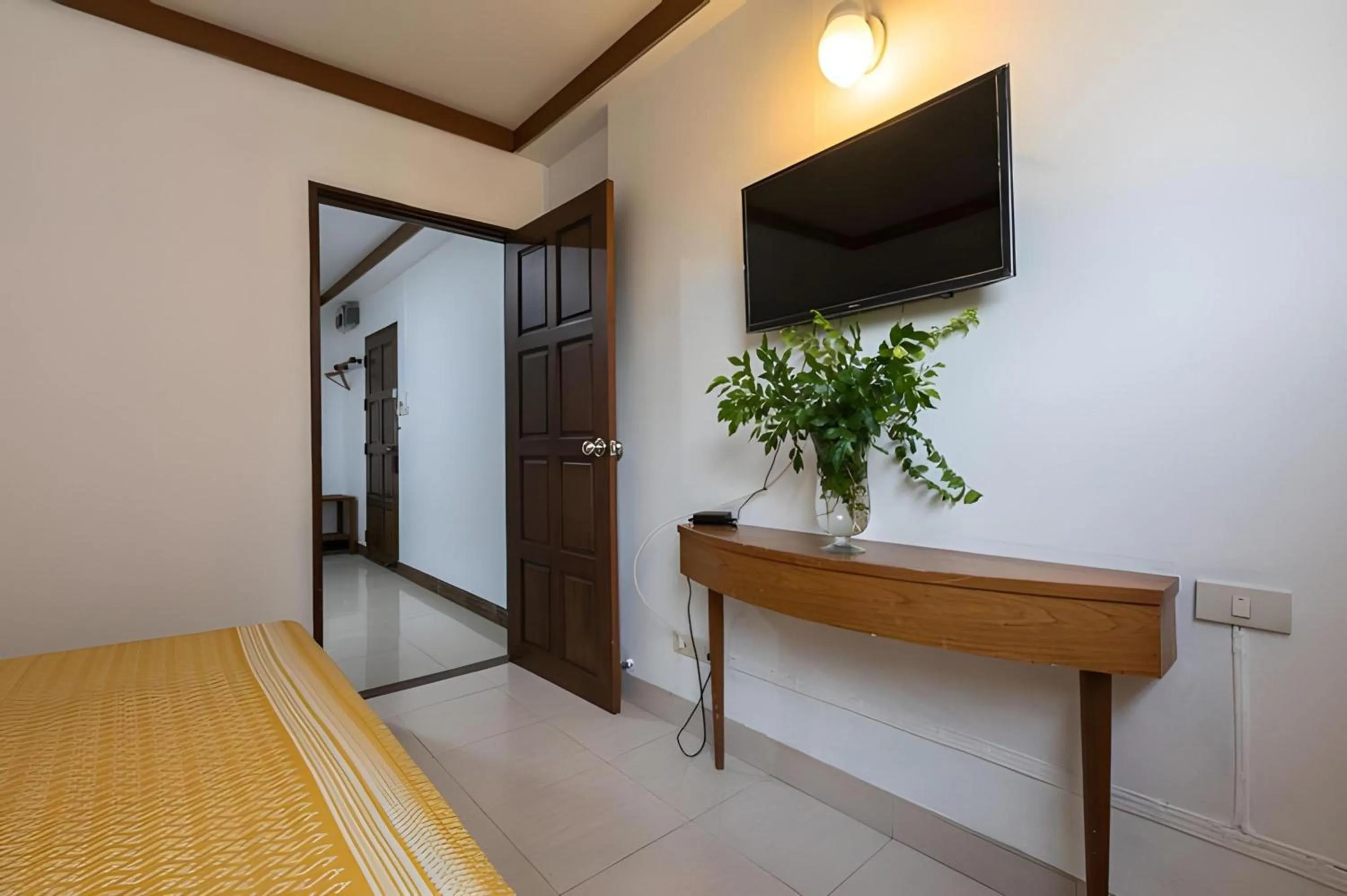 Photo of the whole room, Bed in Collection O Howard Square Boutique Hotel