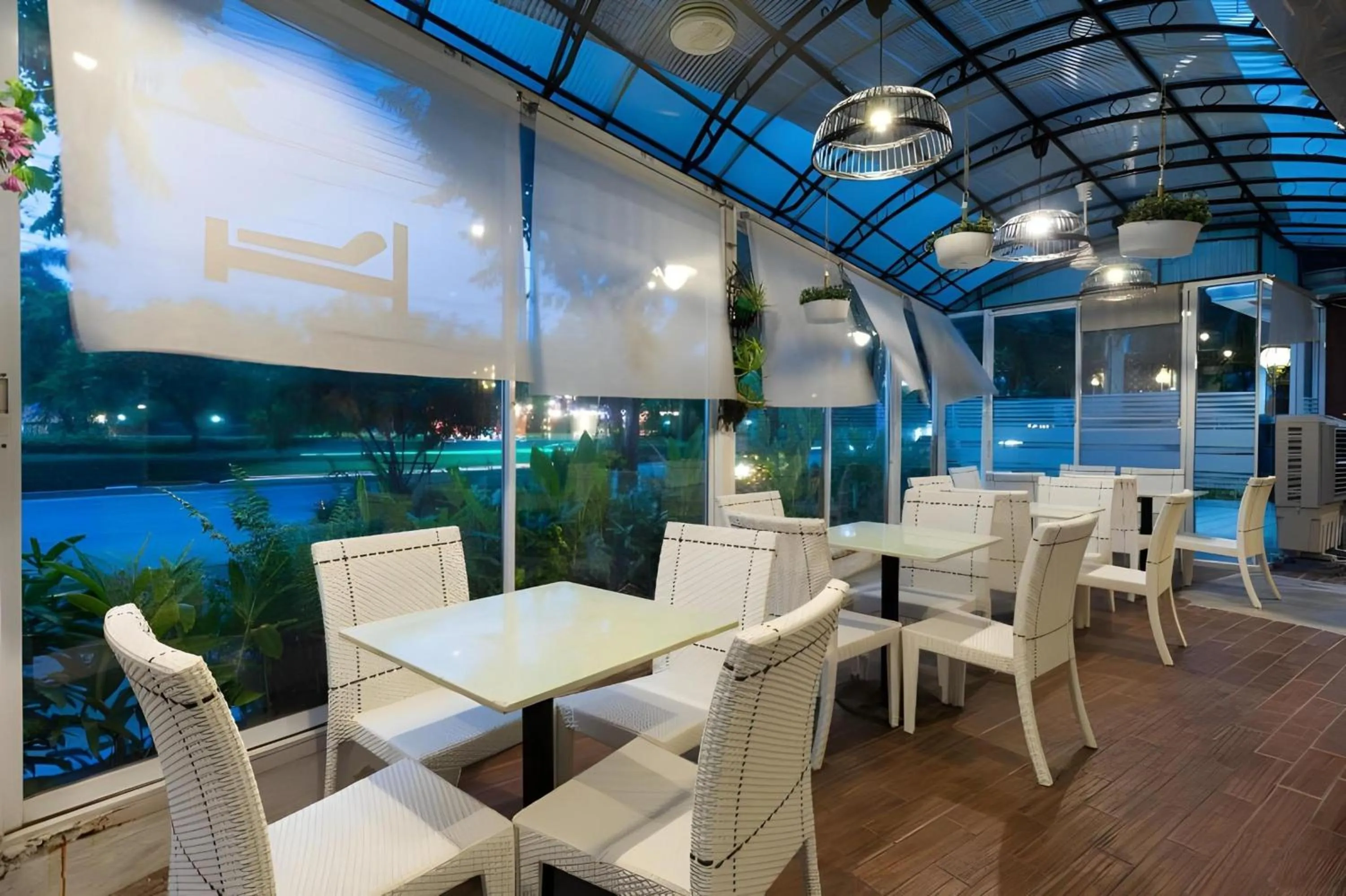 Restaurant/places to eat in Collection O Howard Square Boutique Hotel