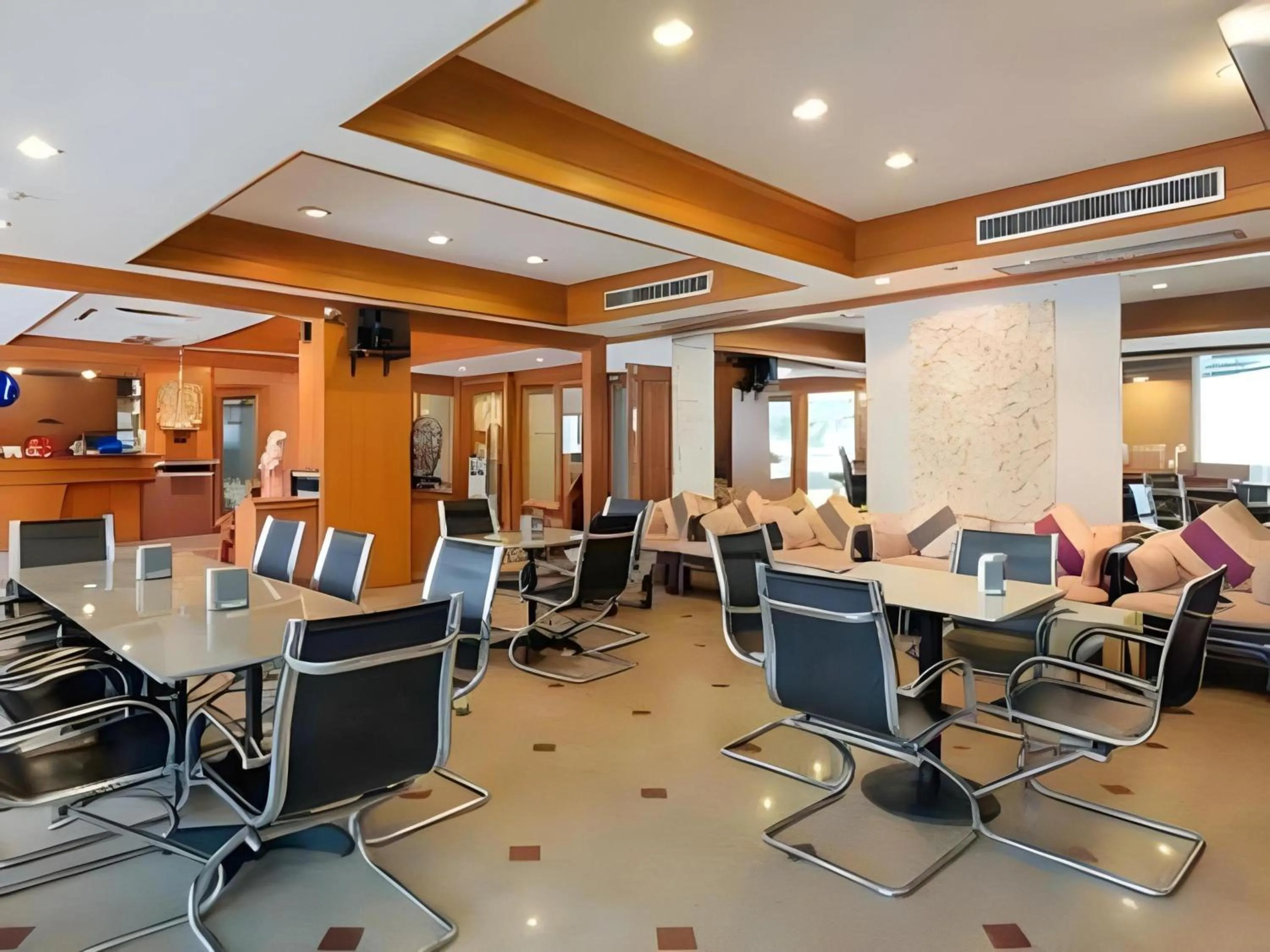 Meeting/conference room in Collection O Howard Square Boutique Hotel