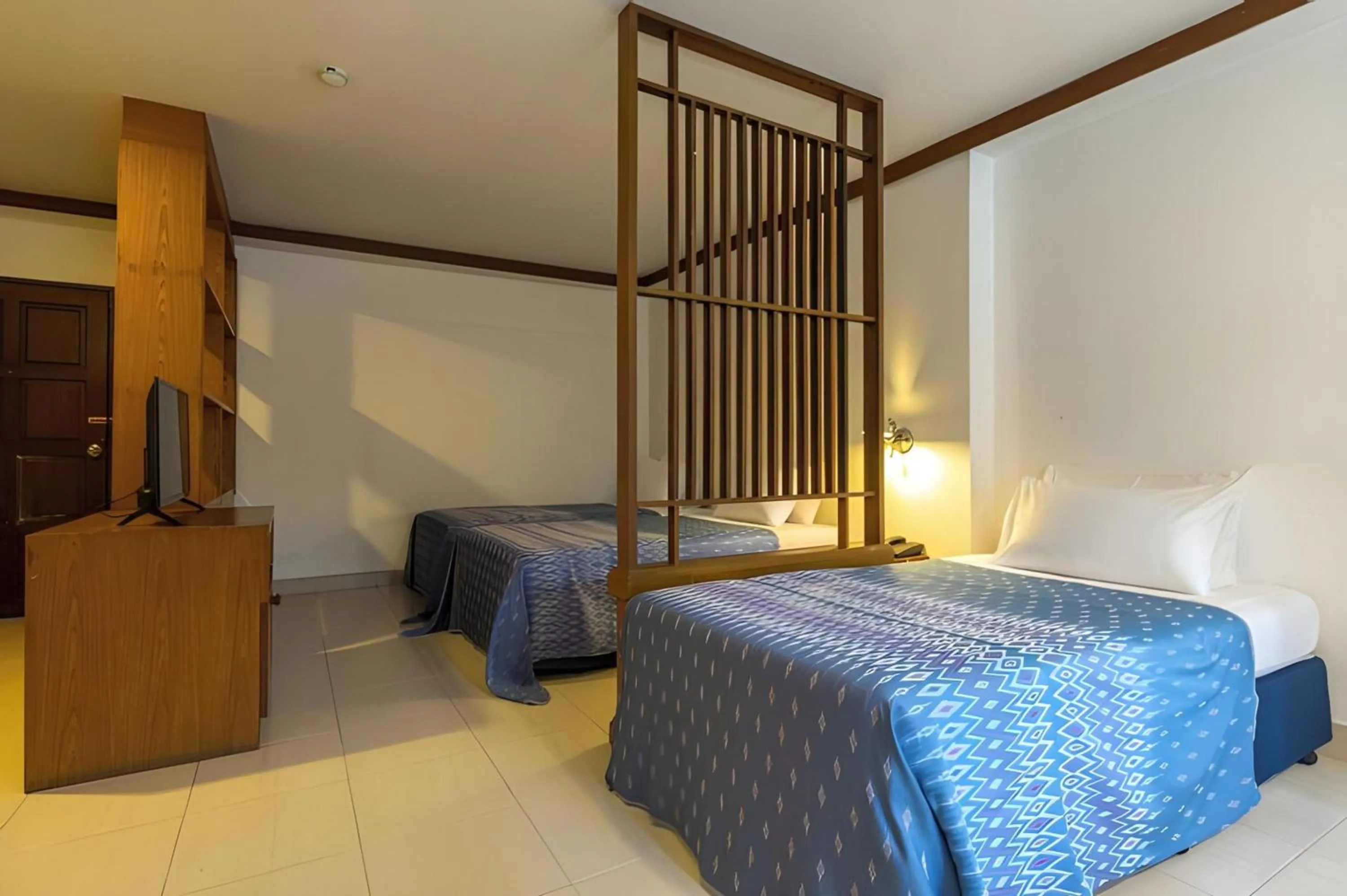 Photo of the whole room, Bed in Collection O Howard Square Boutique Hotel