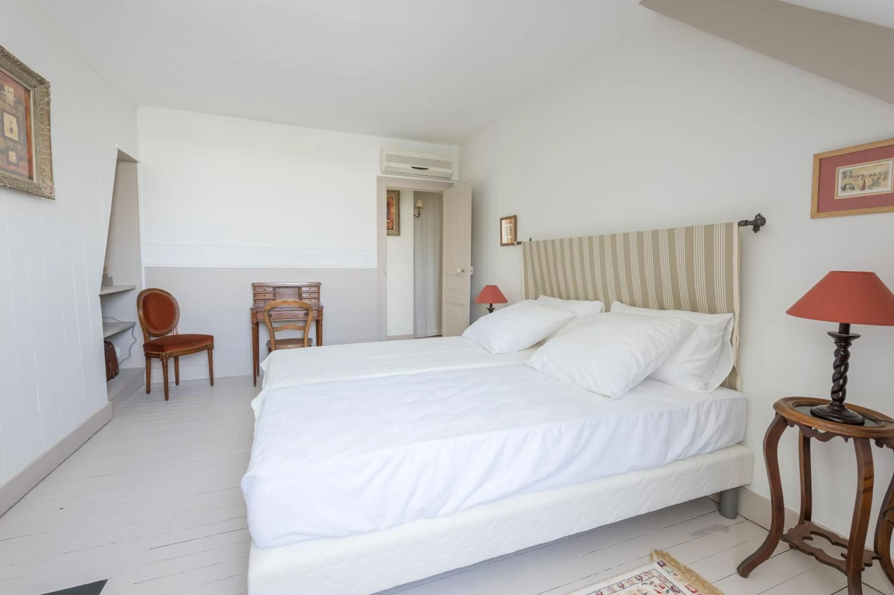 Bedroom in La Perluette