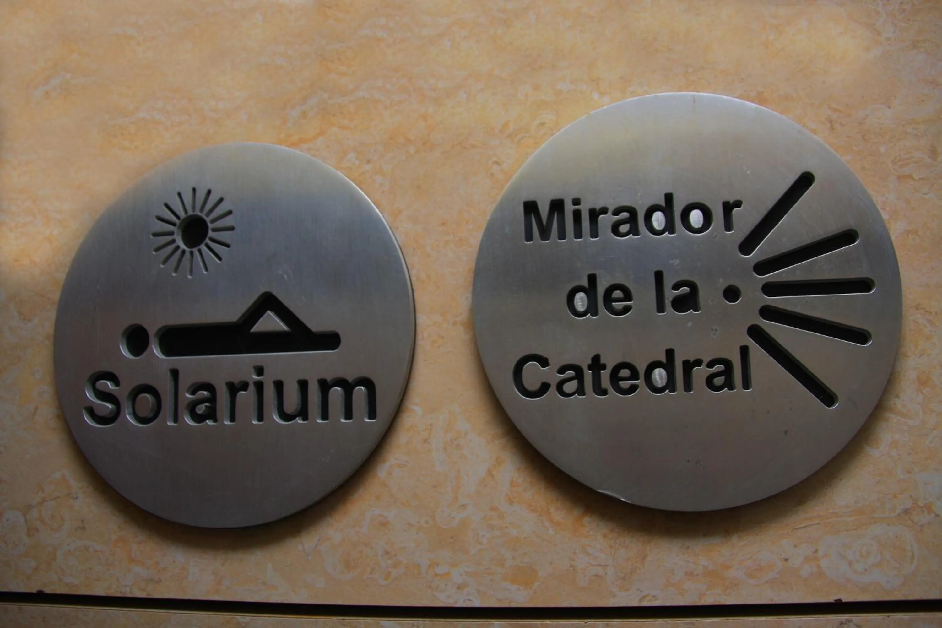Logo/Certificate/Sign in HOTEL XAUEN en pleno centro con acceso autorizado y a 100m de la Catedral