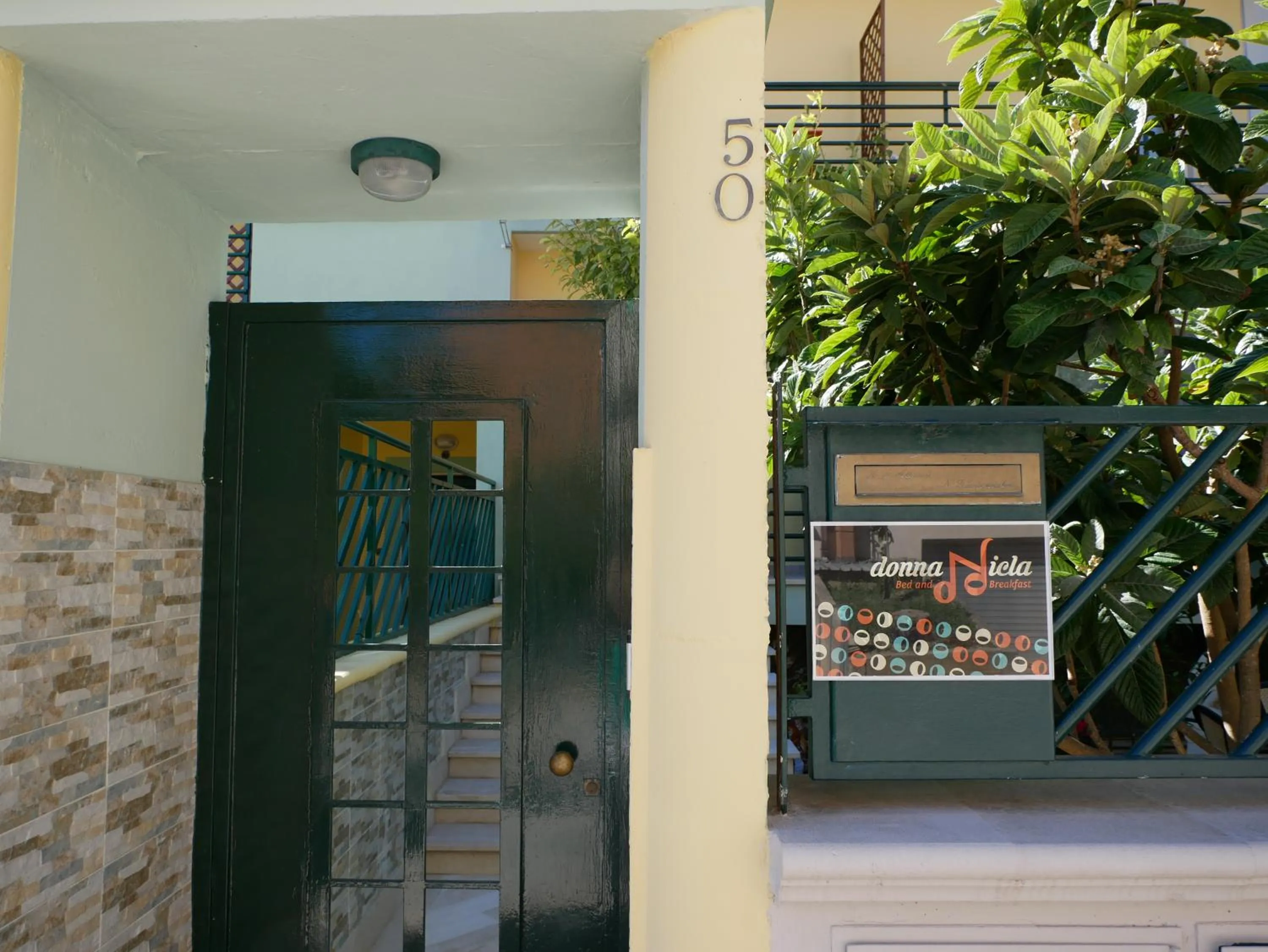 Facade/entrance in Donna Nicla B&B