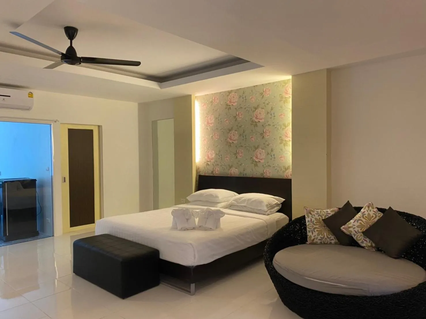 Bed in Surintra Boutique Resort