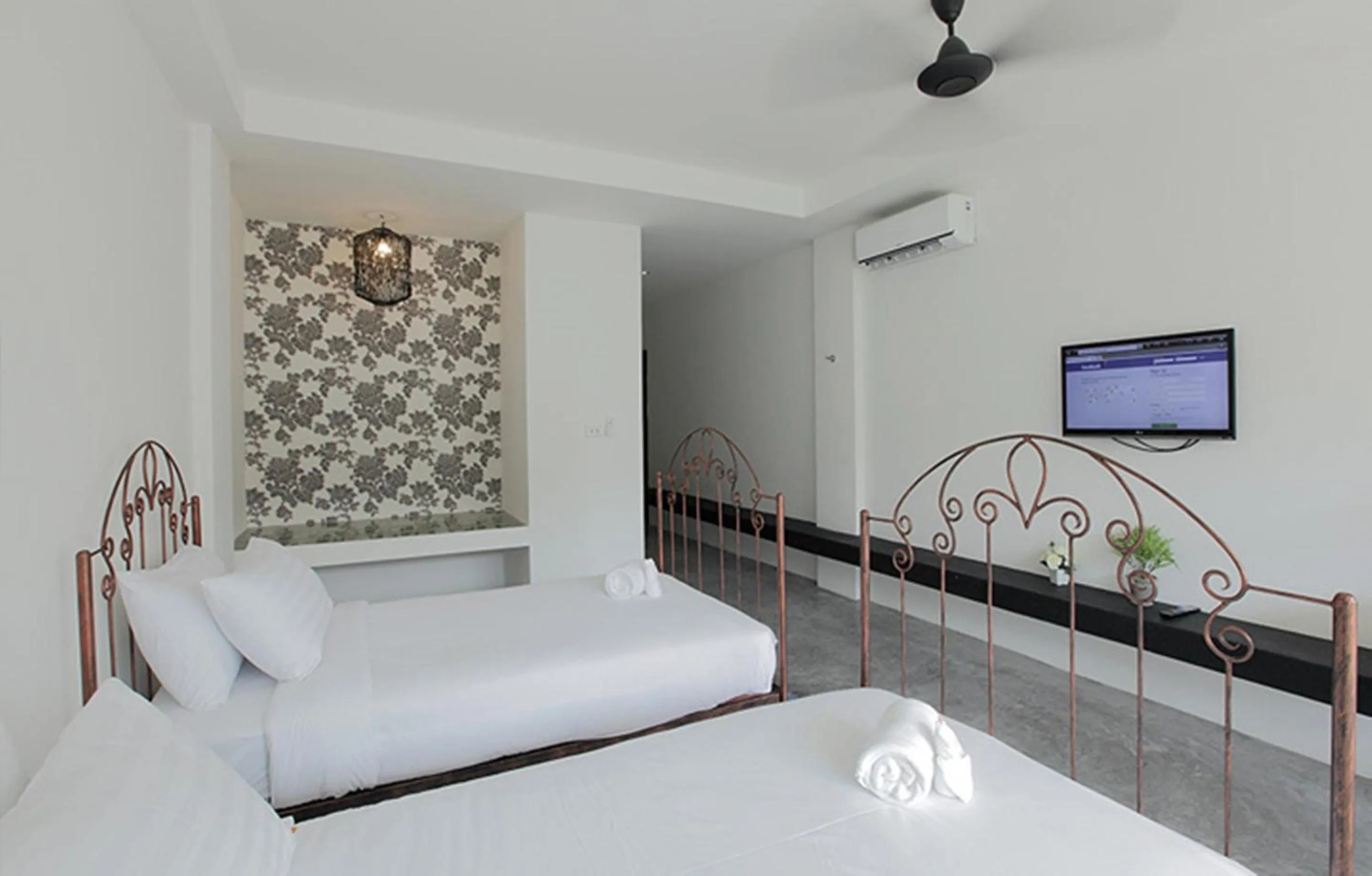 Bed in Surintra Boutique Resort