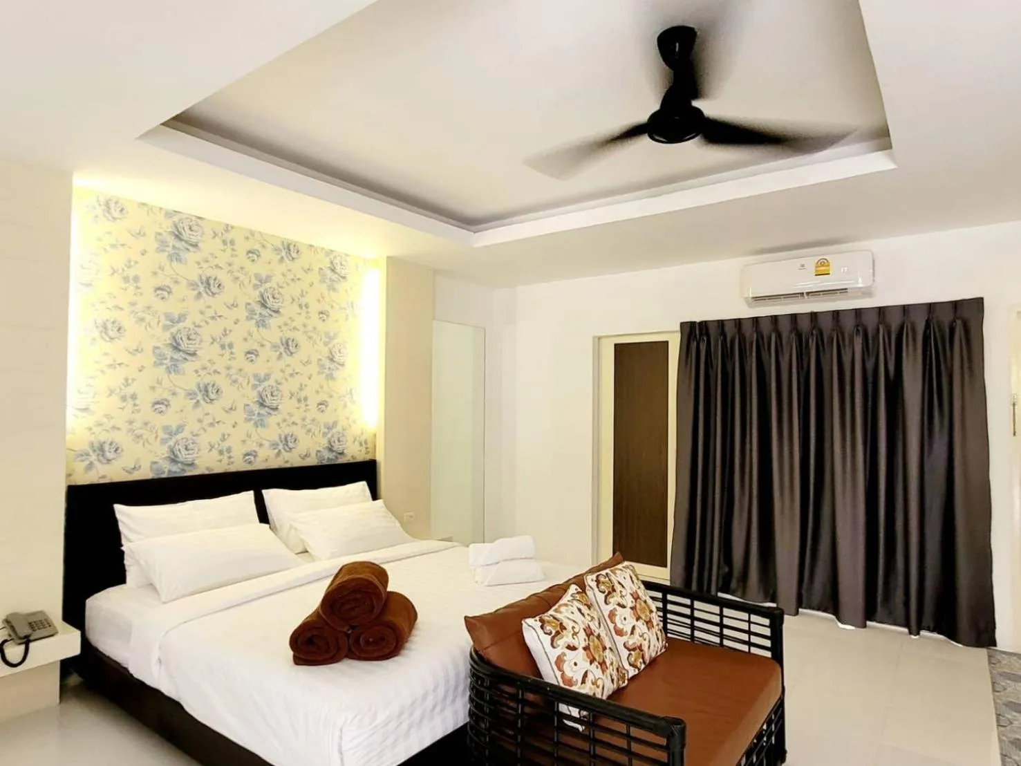 Photo of the whole room, Bed in Surintra Boutique Resort