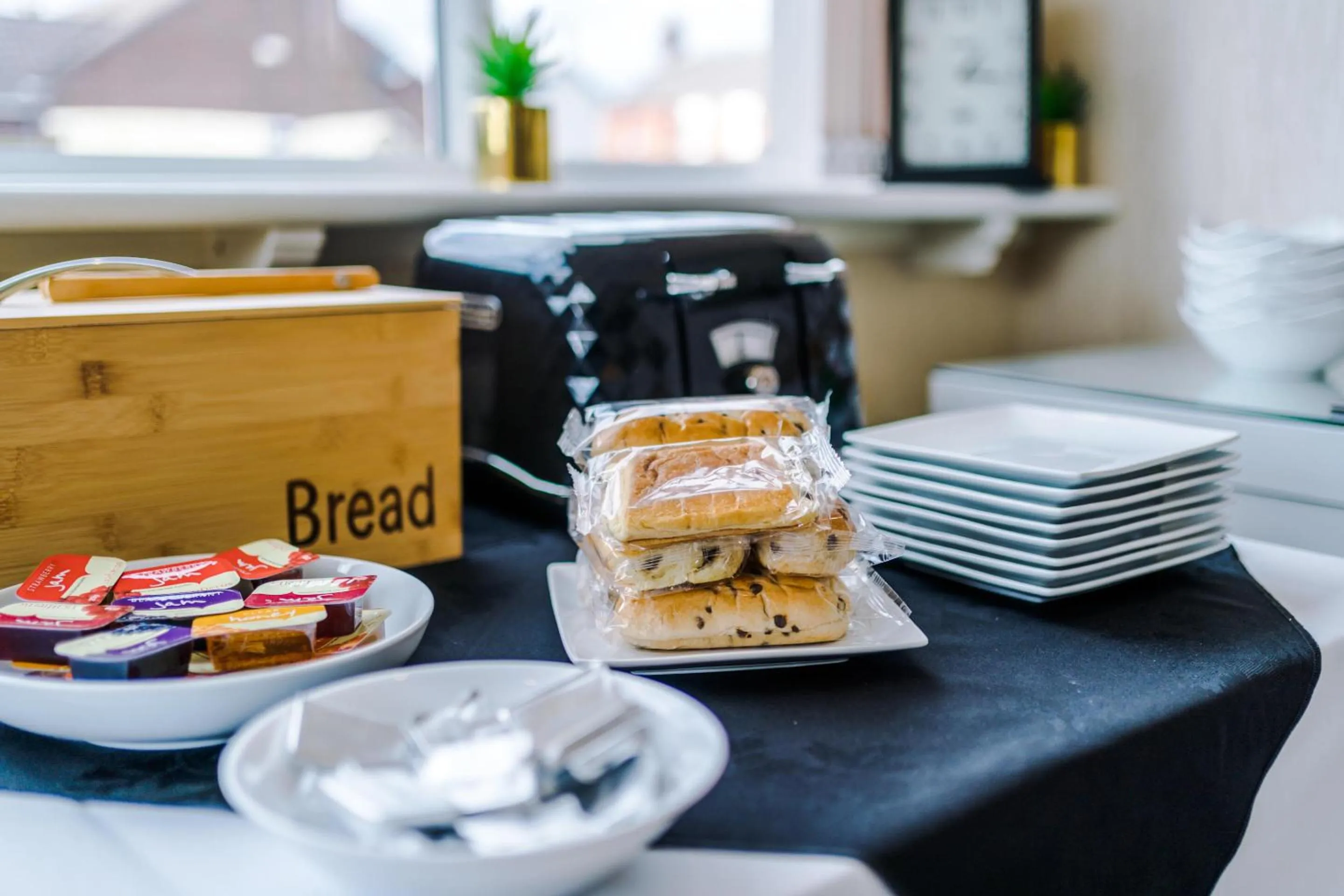 Breakfast in Holcombe Guest House