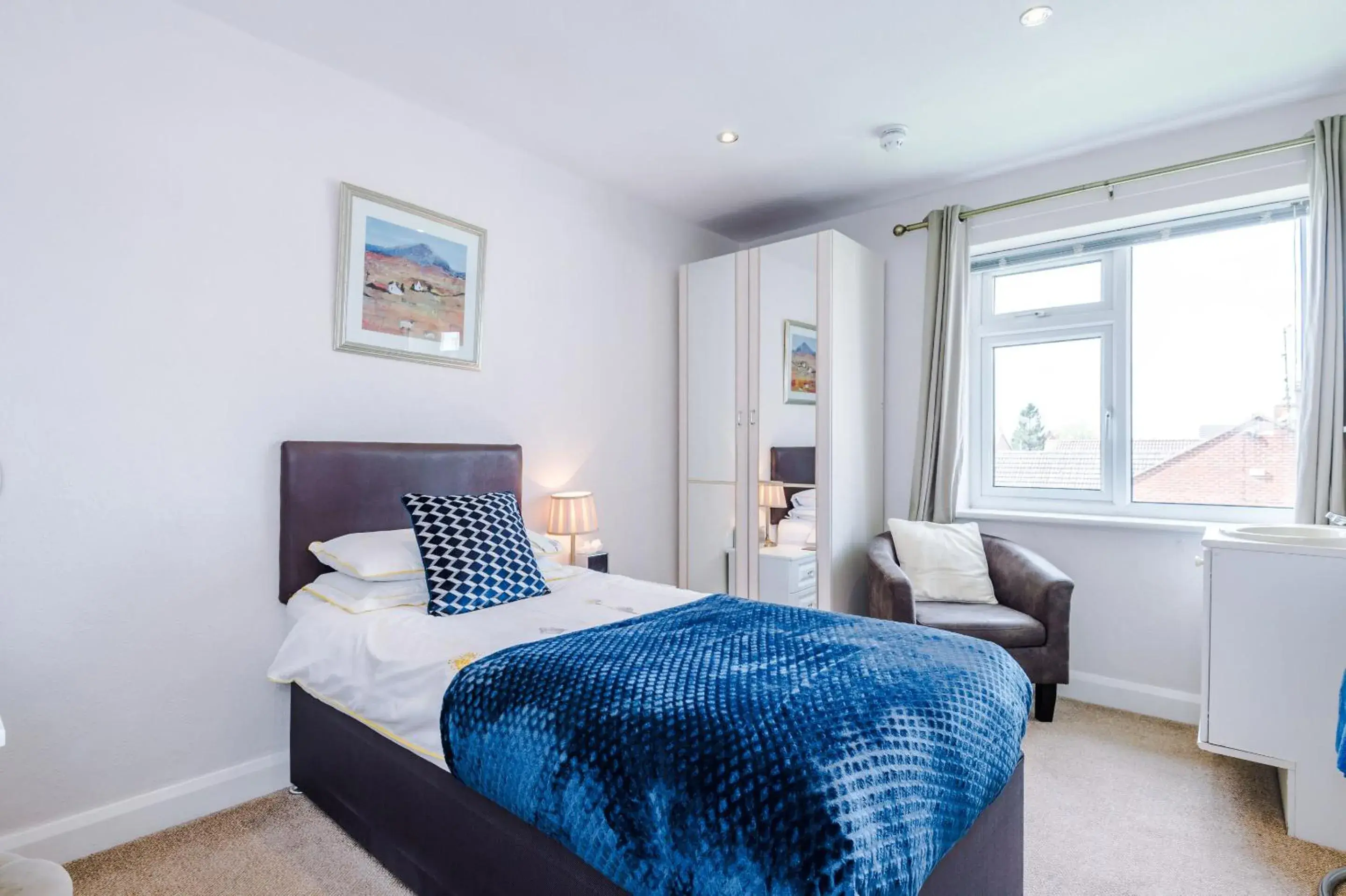 Single Room with Shared Bathroom in Holcombe Guest House Single Room with Shared Bathroom in Holcombe Guest House