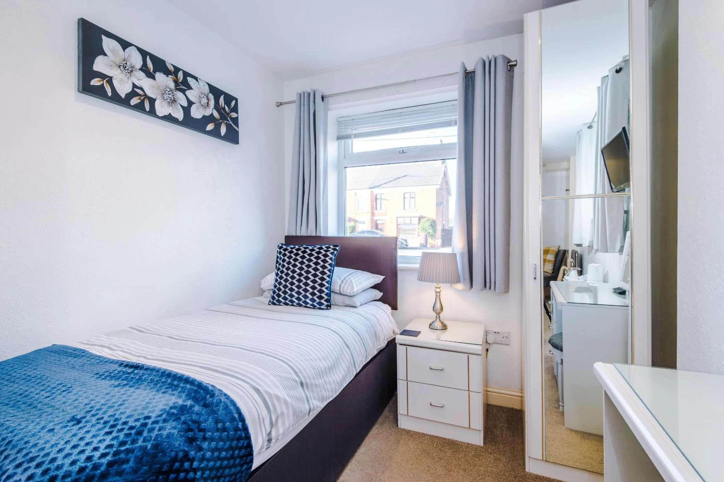 Bedroom, Bed in Holcombe Guest House