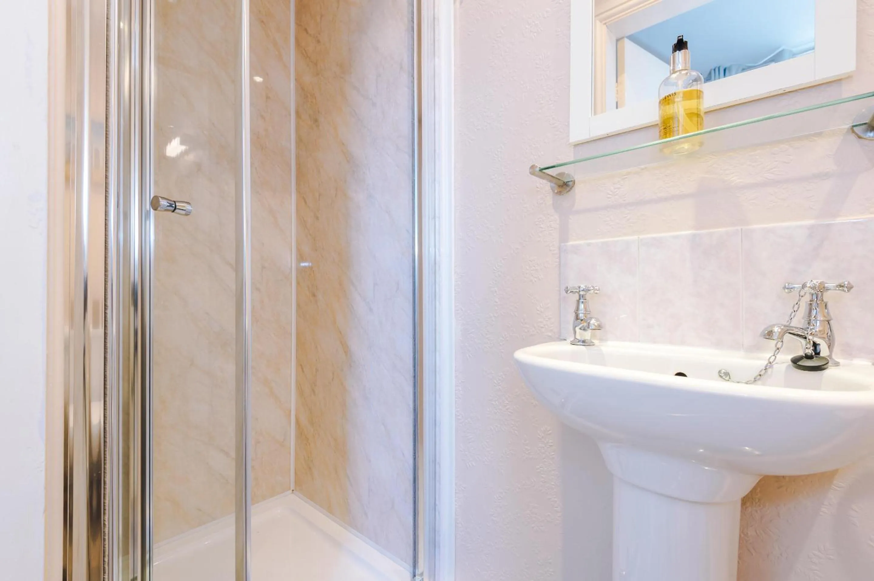 Bathroom in Holcombe Guest House