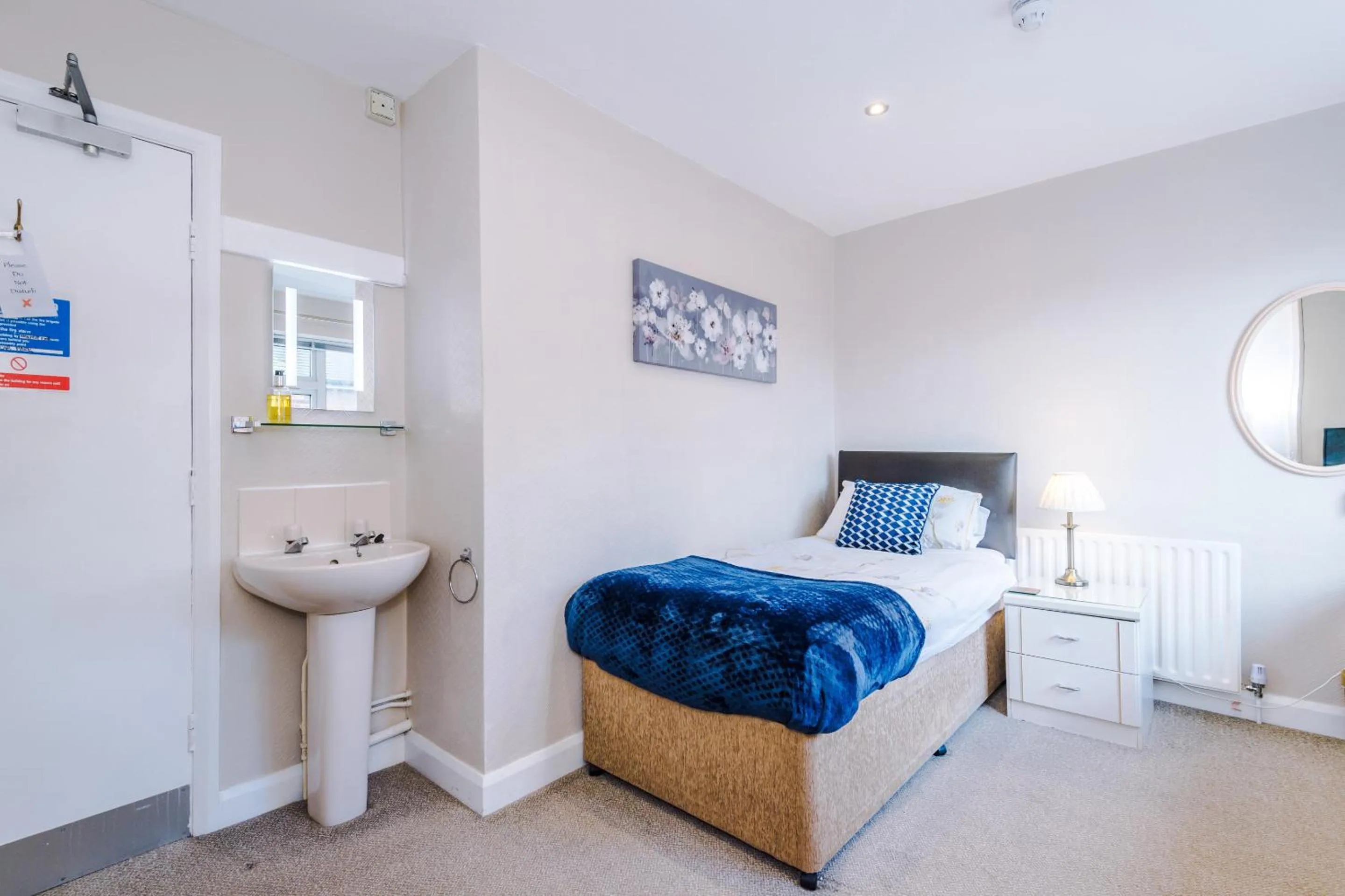 Bedroom, Bed in Holcombe Guest House