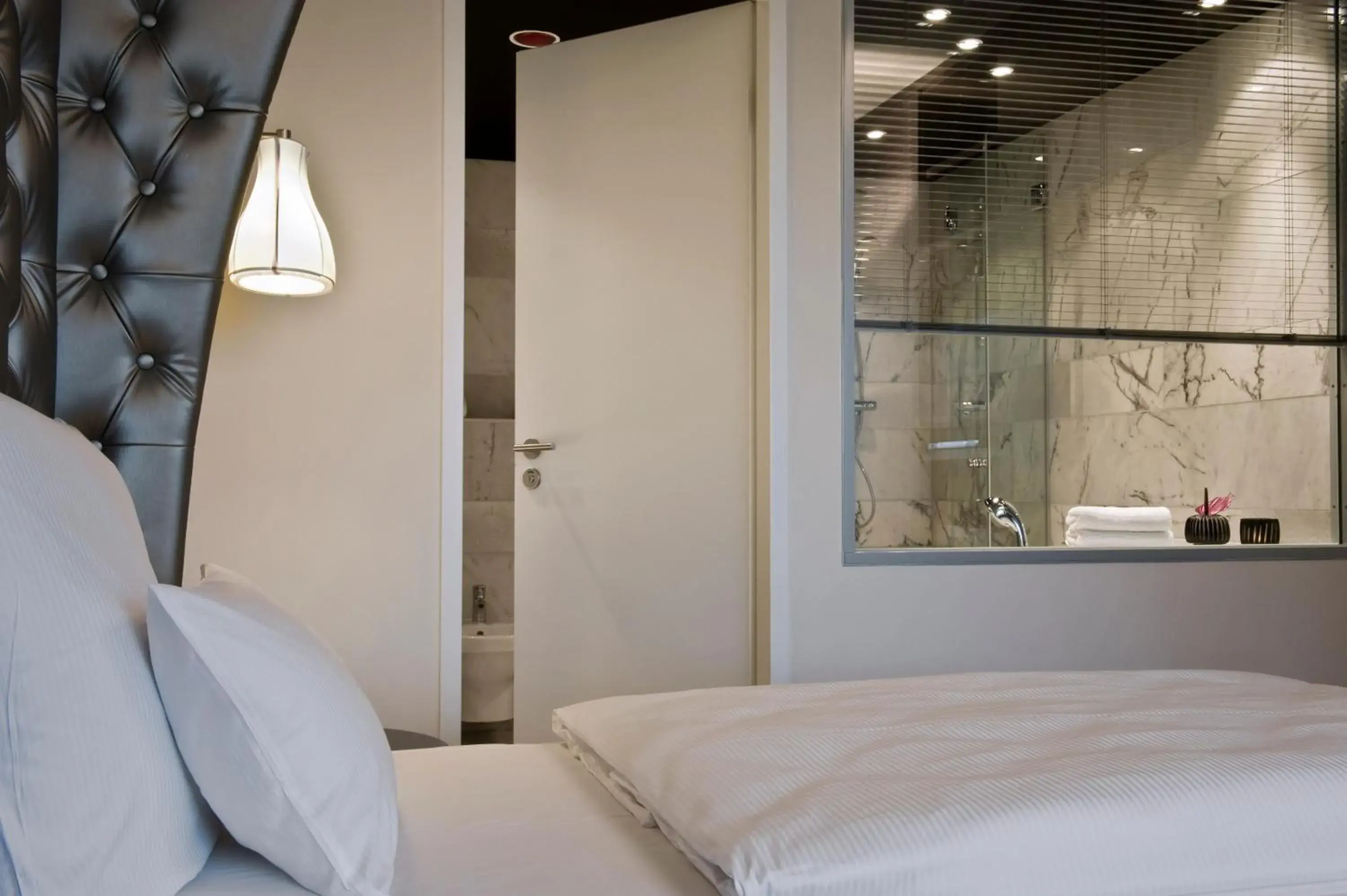Toilet, Bed in ARCOTEL John F Berlin Toilet, Bed in ARCOTEL John F Berlin