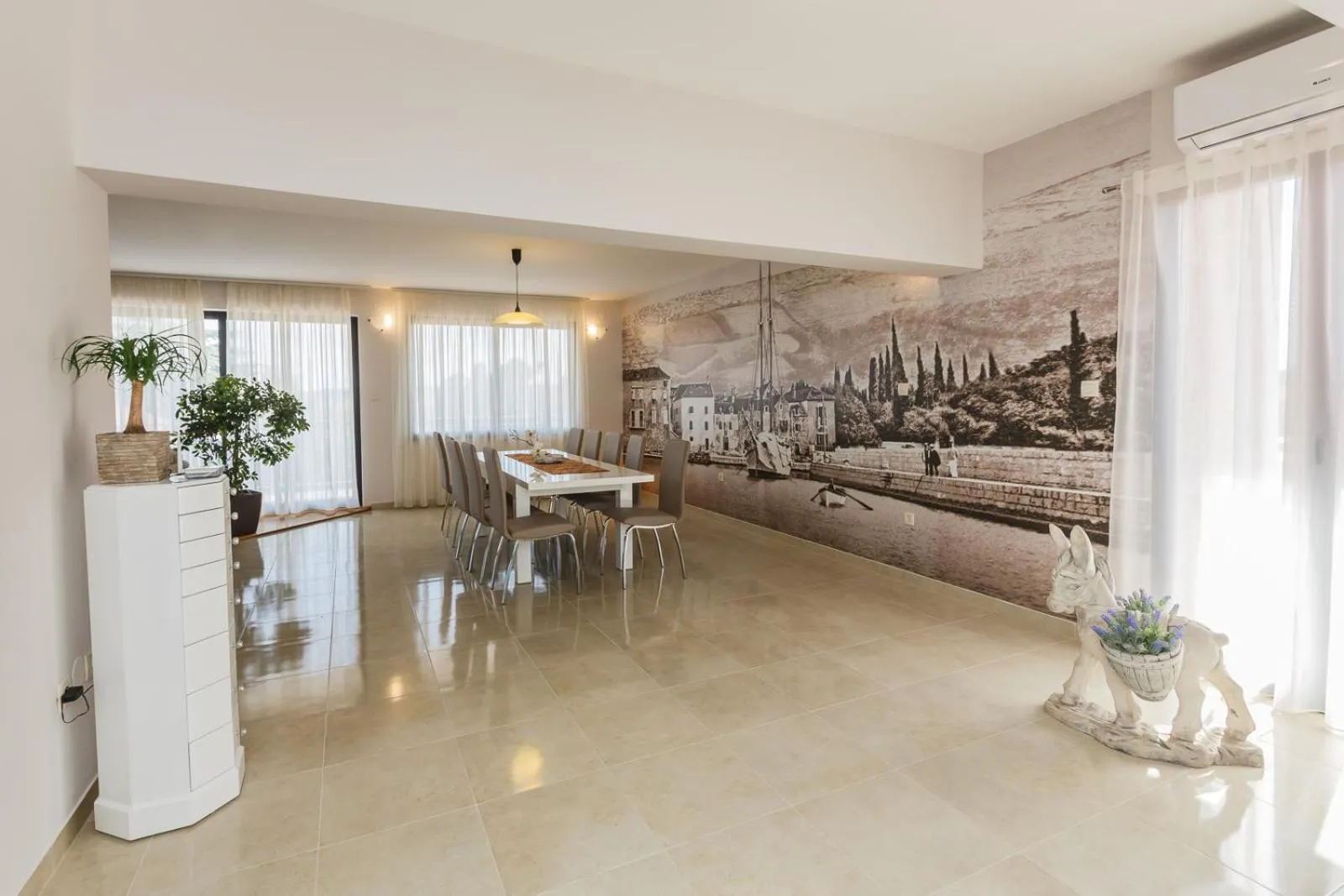 Dining area in Villa Tea