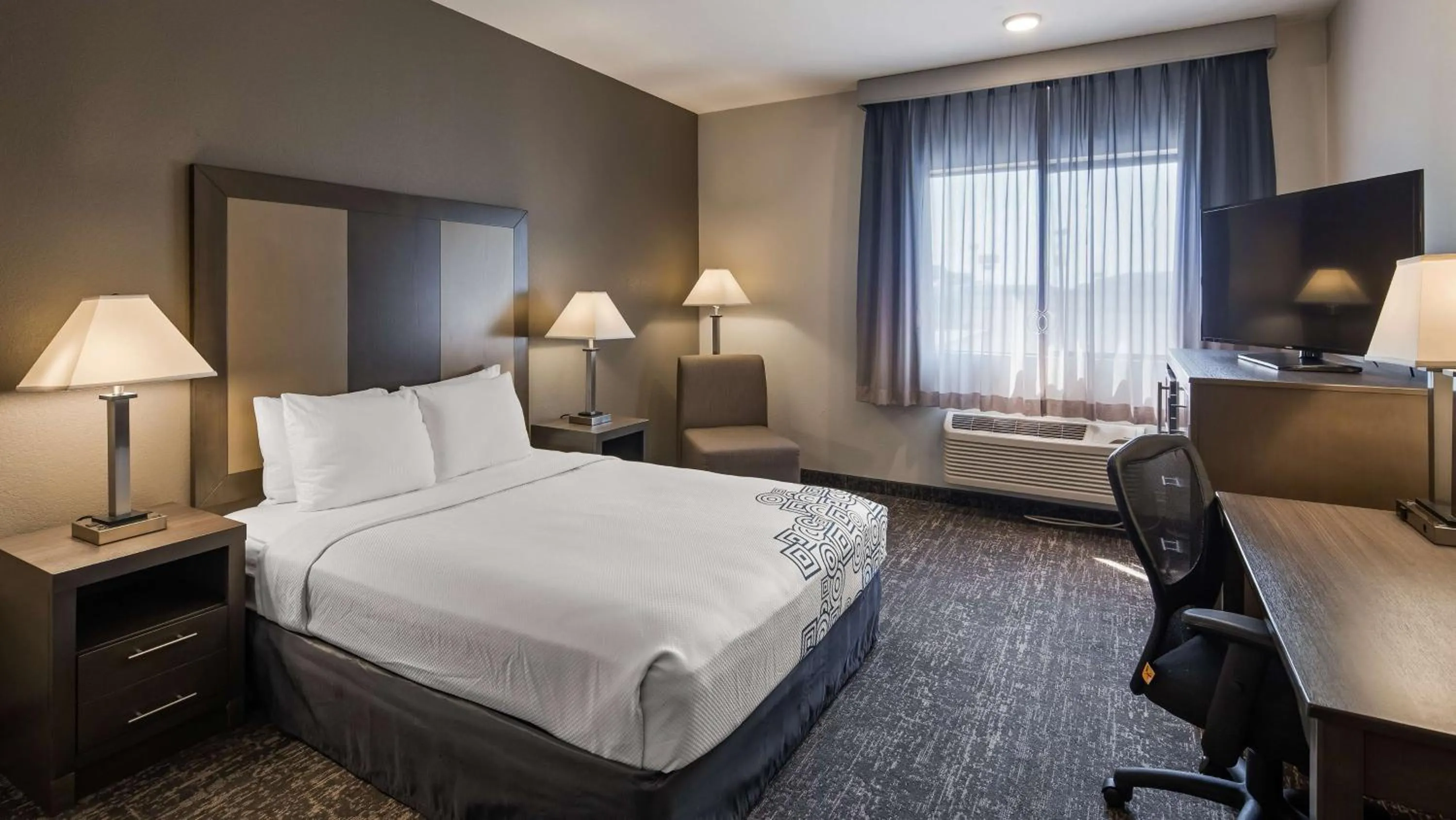 Photo of the whole room, Bed in Baymont by Wyndham Moses Lake