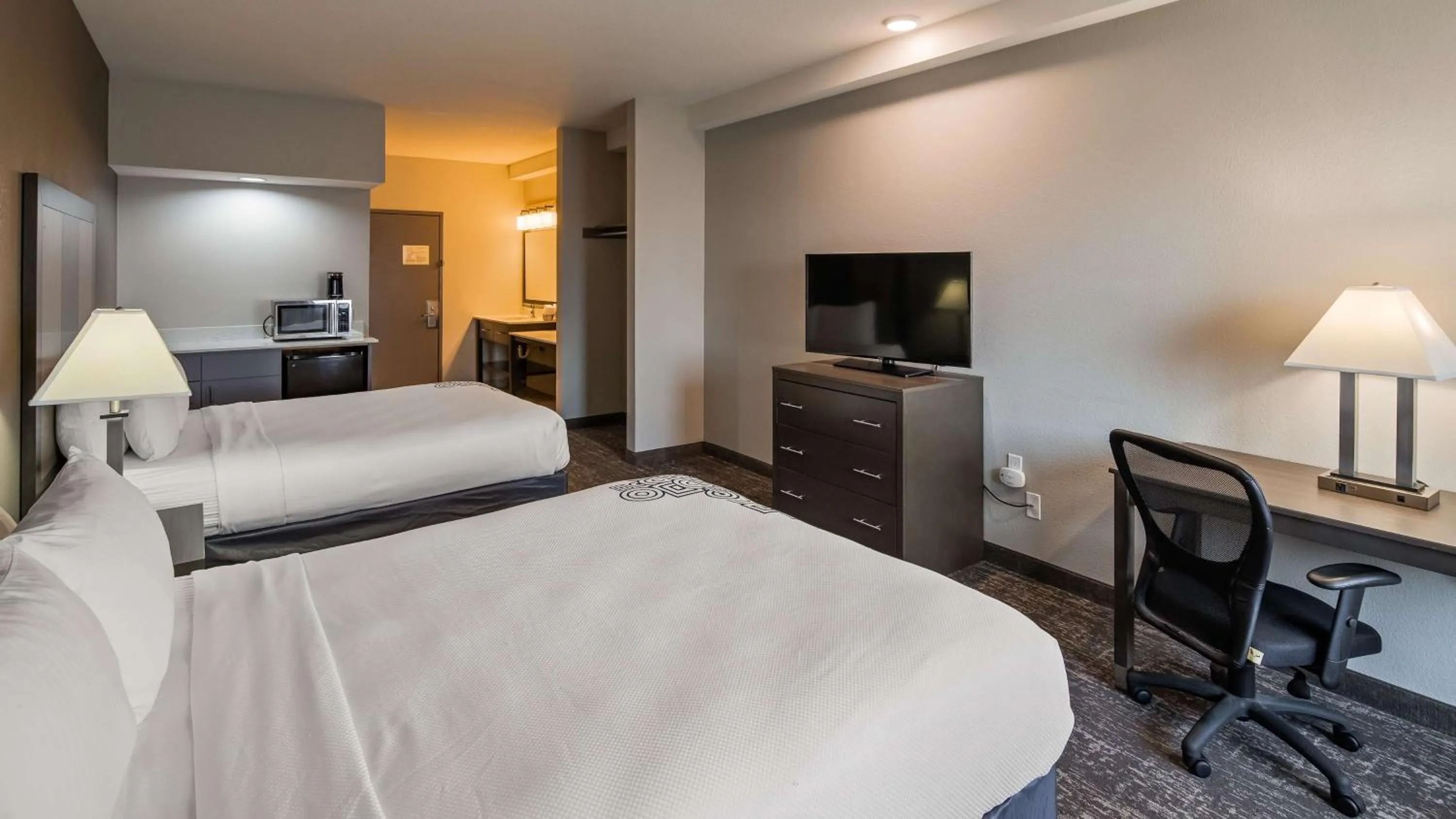 Photo of the whole room, Bed in Baymont by Wyndham Moses Lake