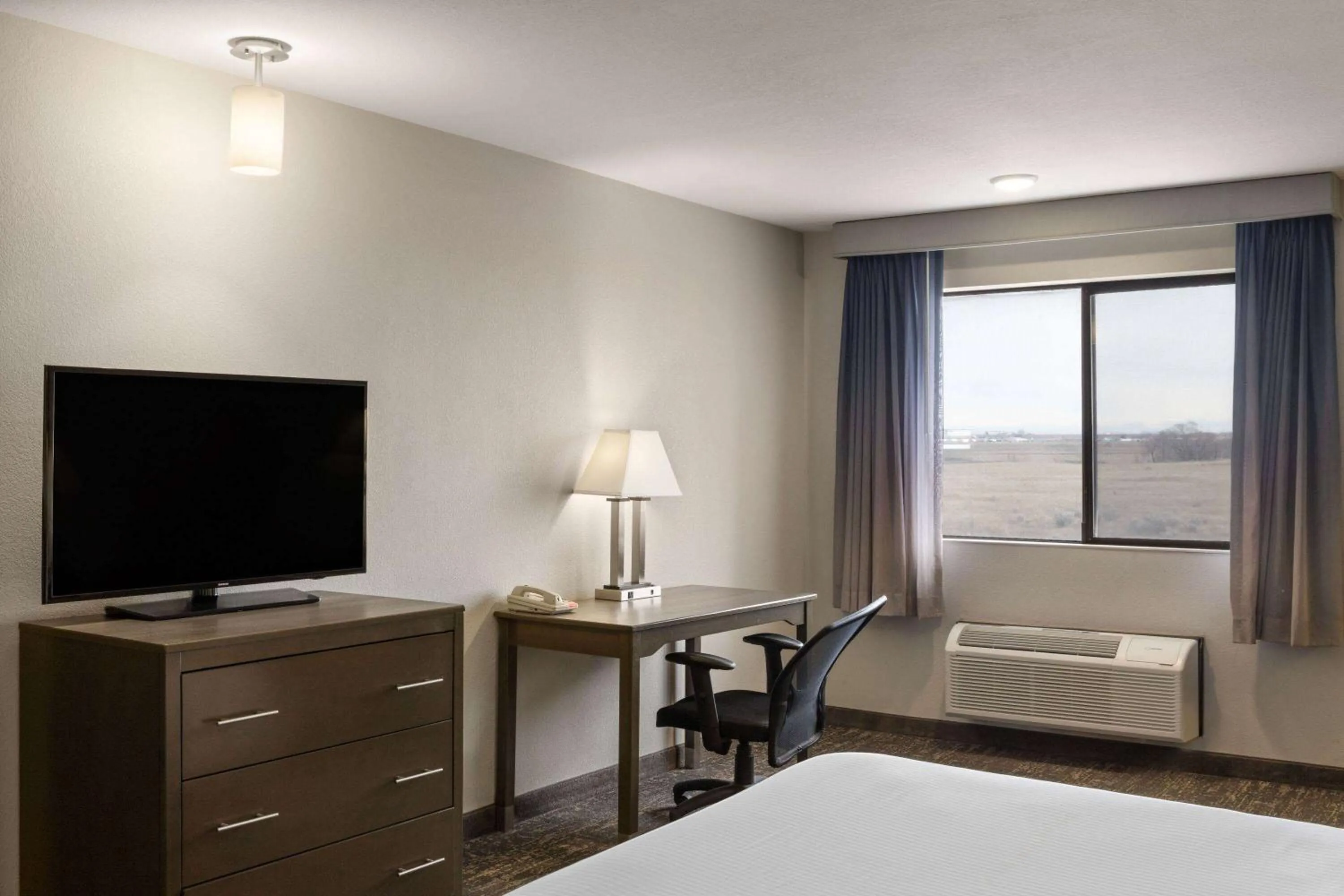 Photo of the whole room, Bed in Baymont by Wyndham Moses Lake