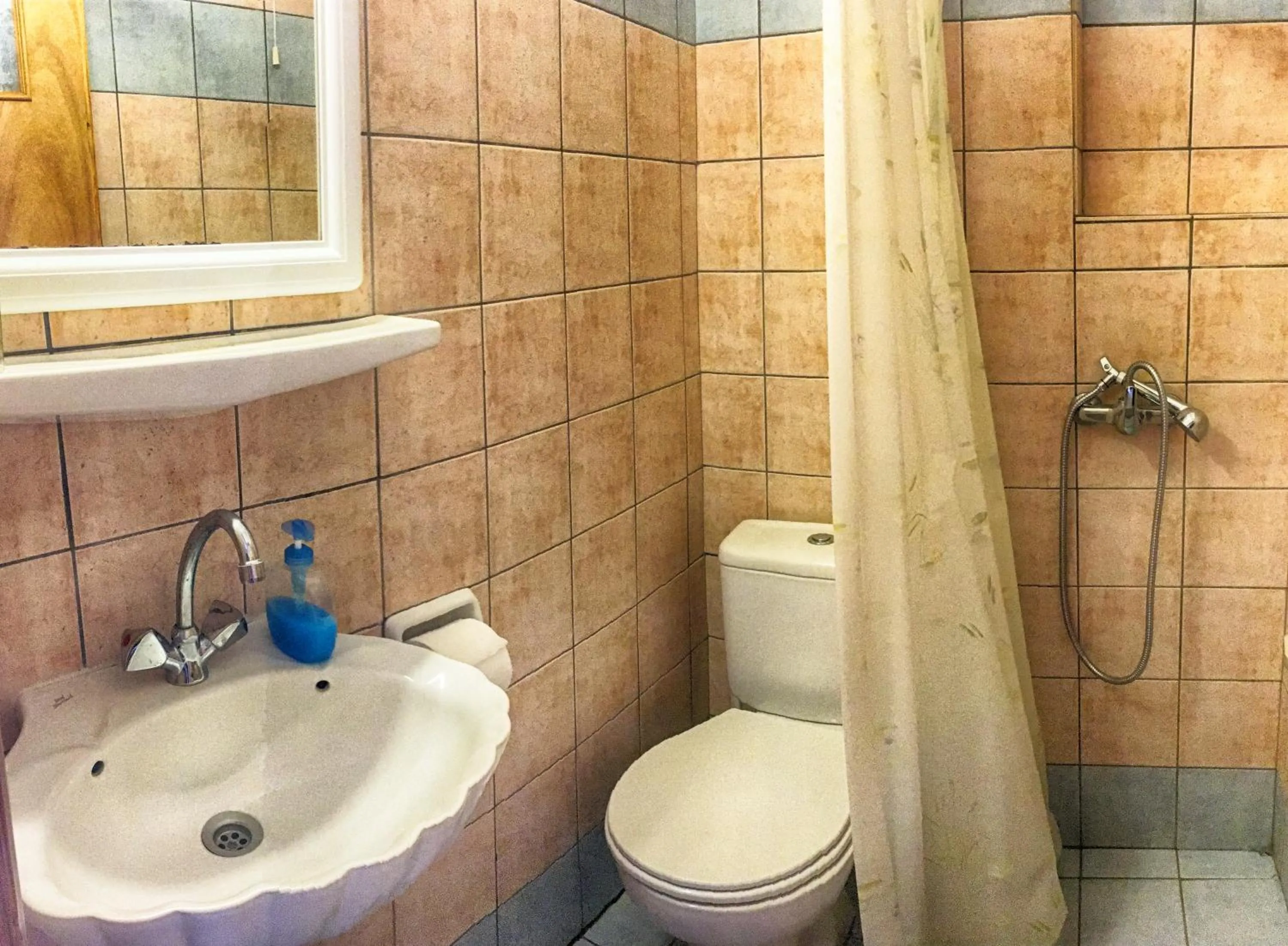 Shower in Hotel Helena