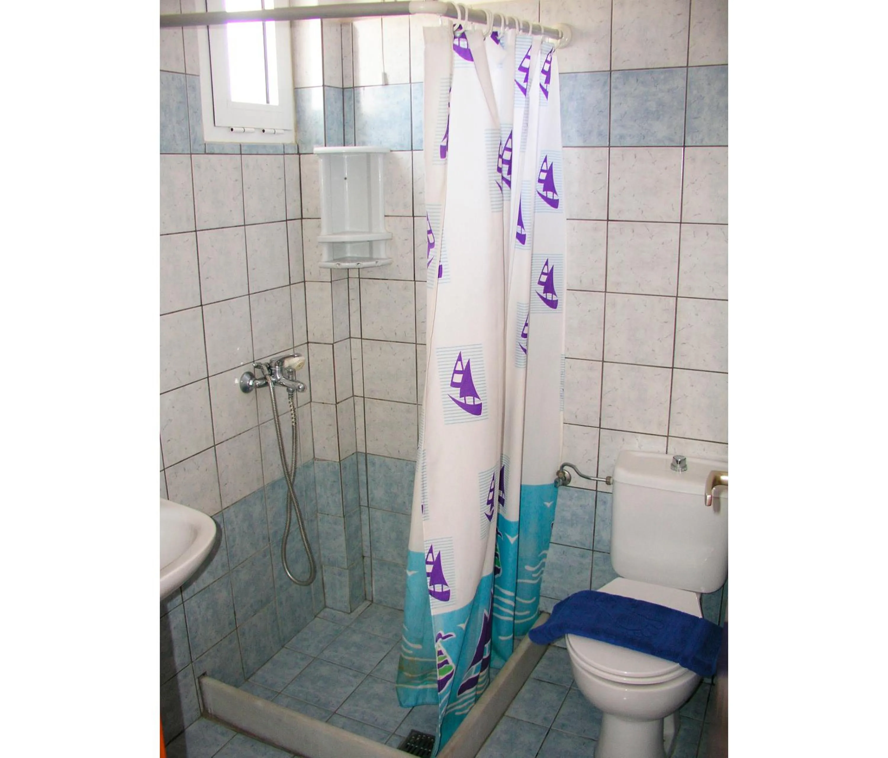 Shower in Hotel Helena