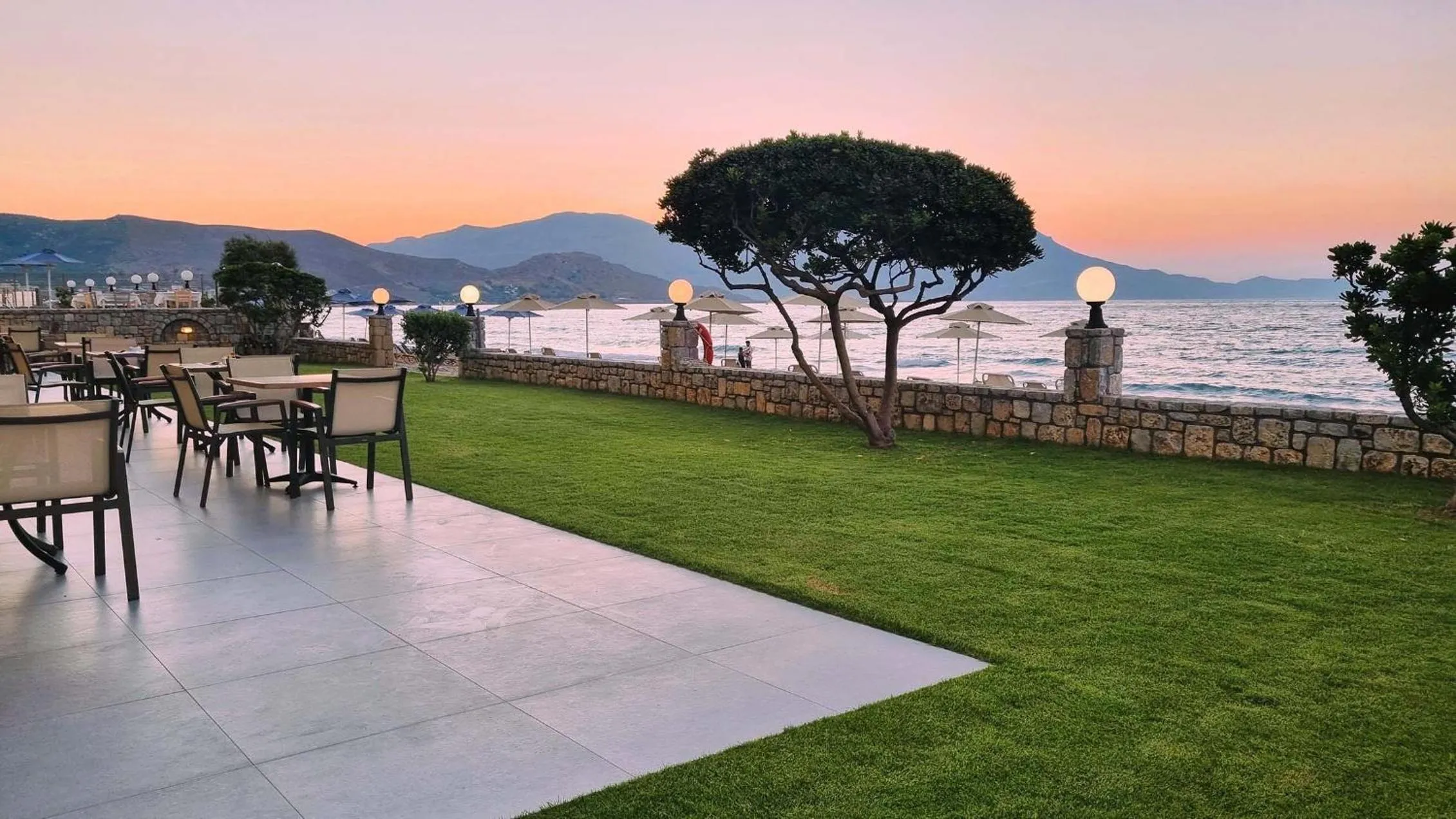 Restaurant/places to eat in Sunny Bay Hotel