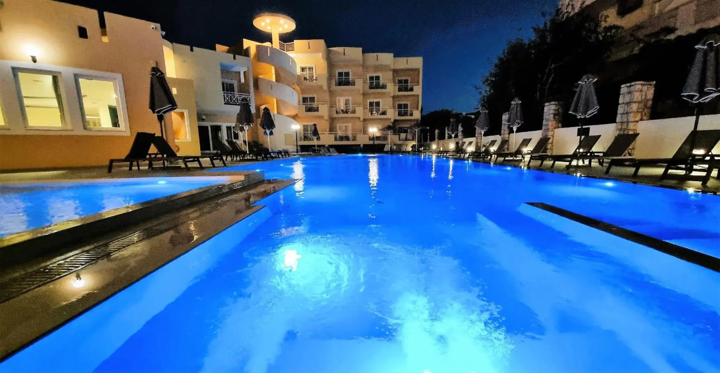 Swimming pool in Sunny Bay Hotel Swimming pool in Sunny Bay Hotel