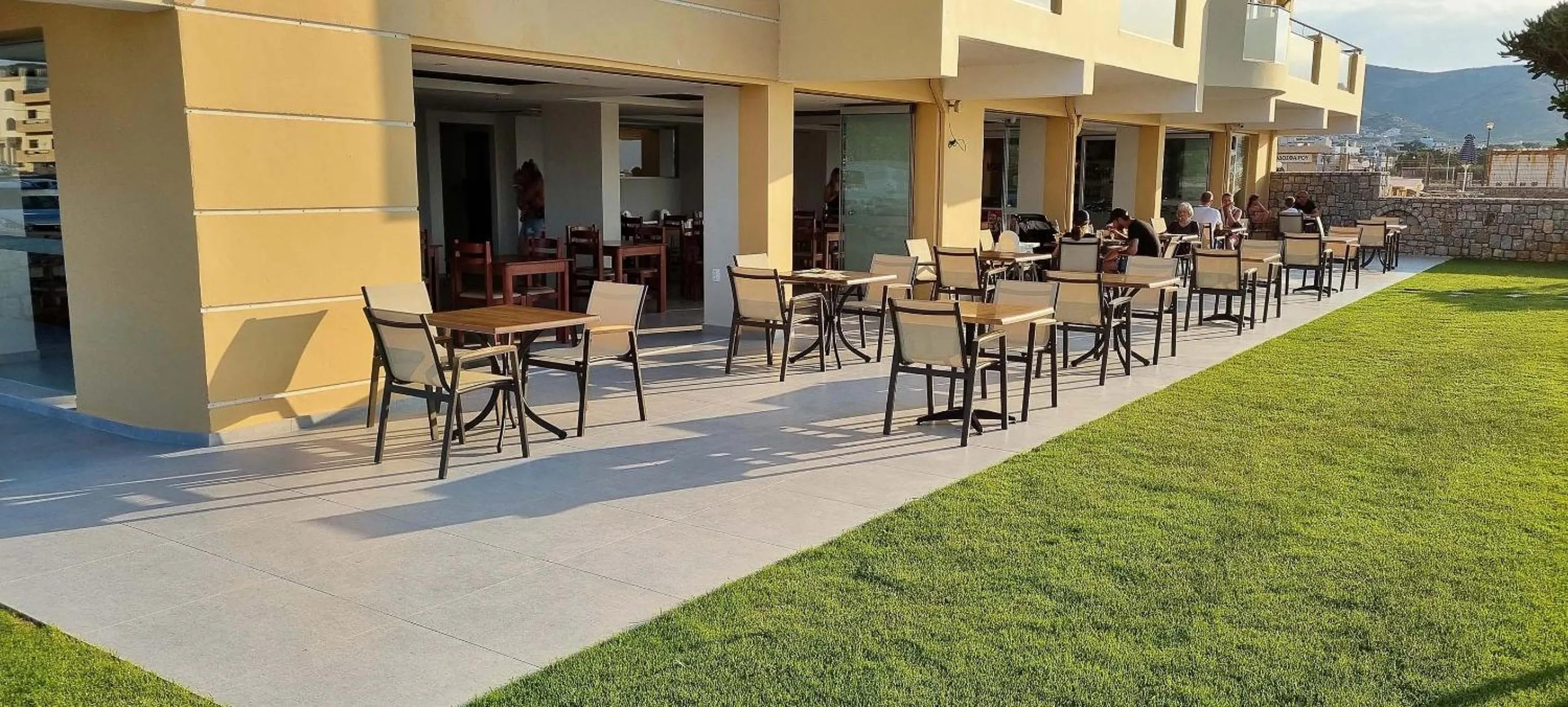 Restaurant/places to eat in Sunny Bay Hotel