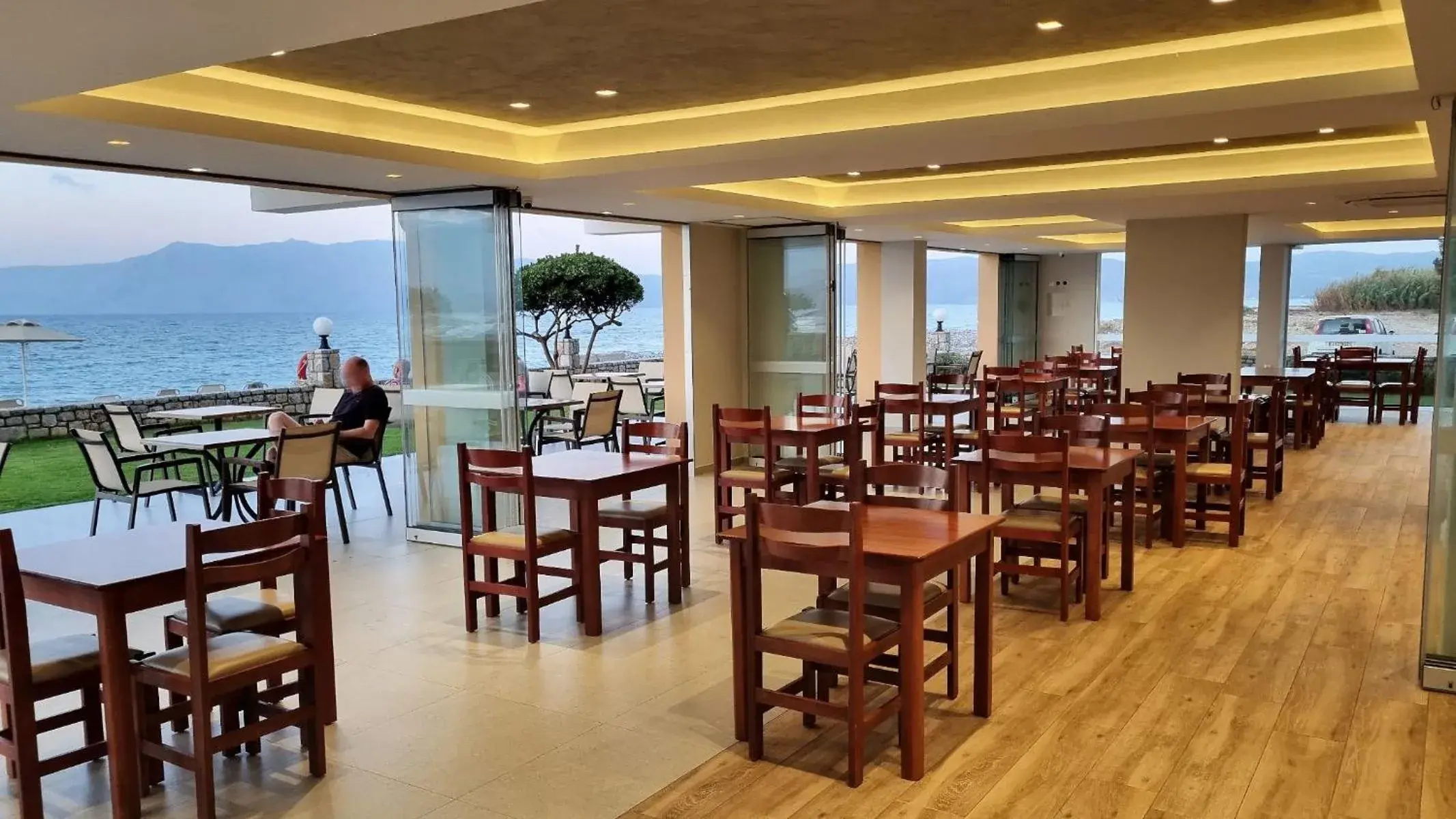 Restaurant/places to eat in Sunny Bay Hotel Restaurant/places to eat in Sunny Bay Hotel