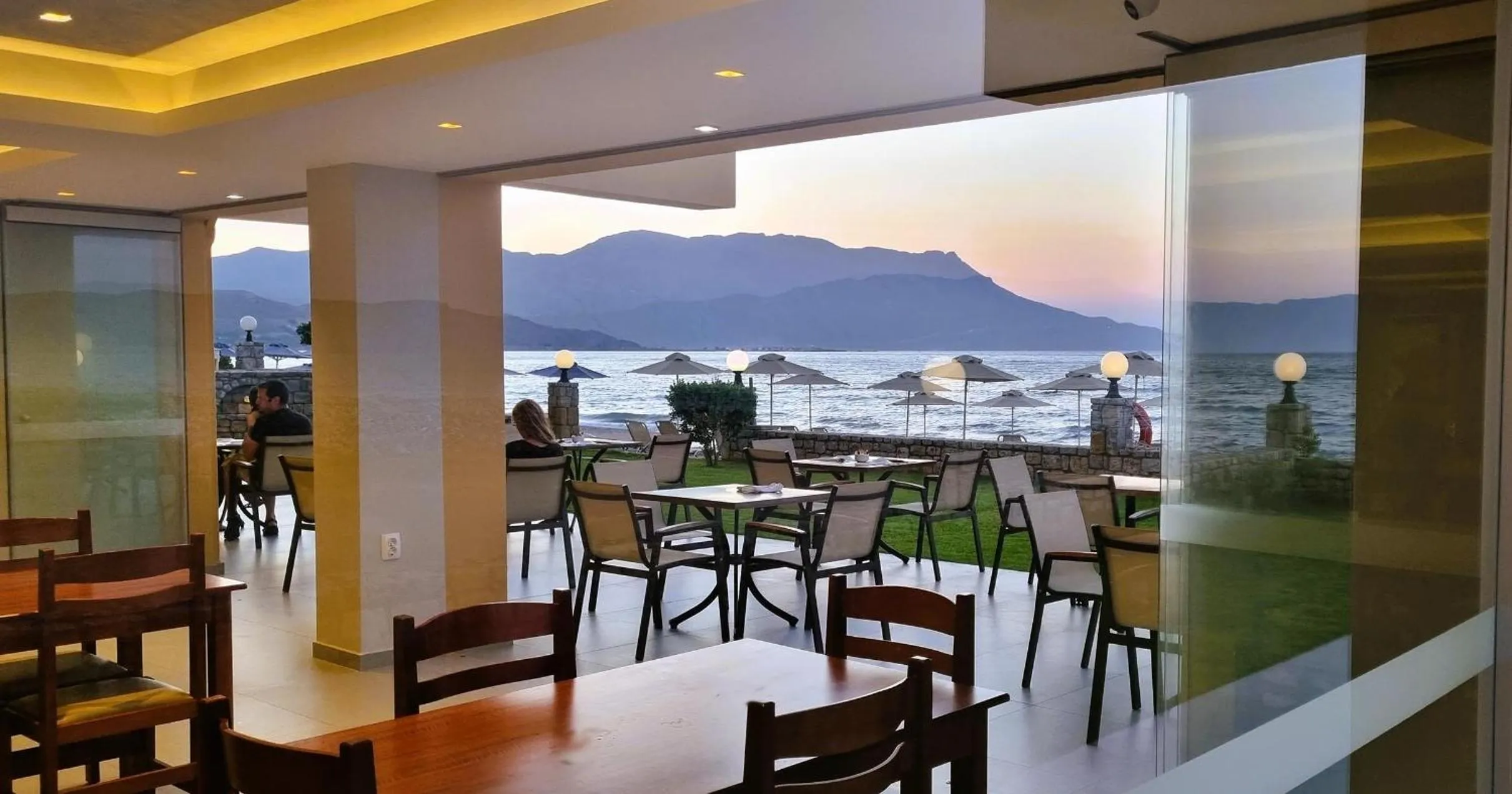 Restaurant/places to eat in Sunny Bay Hotel