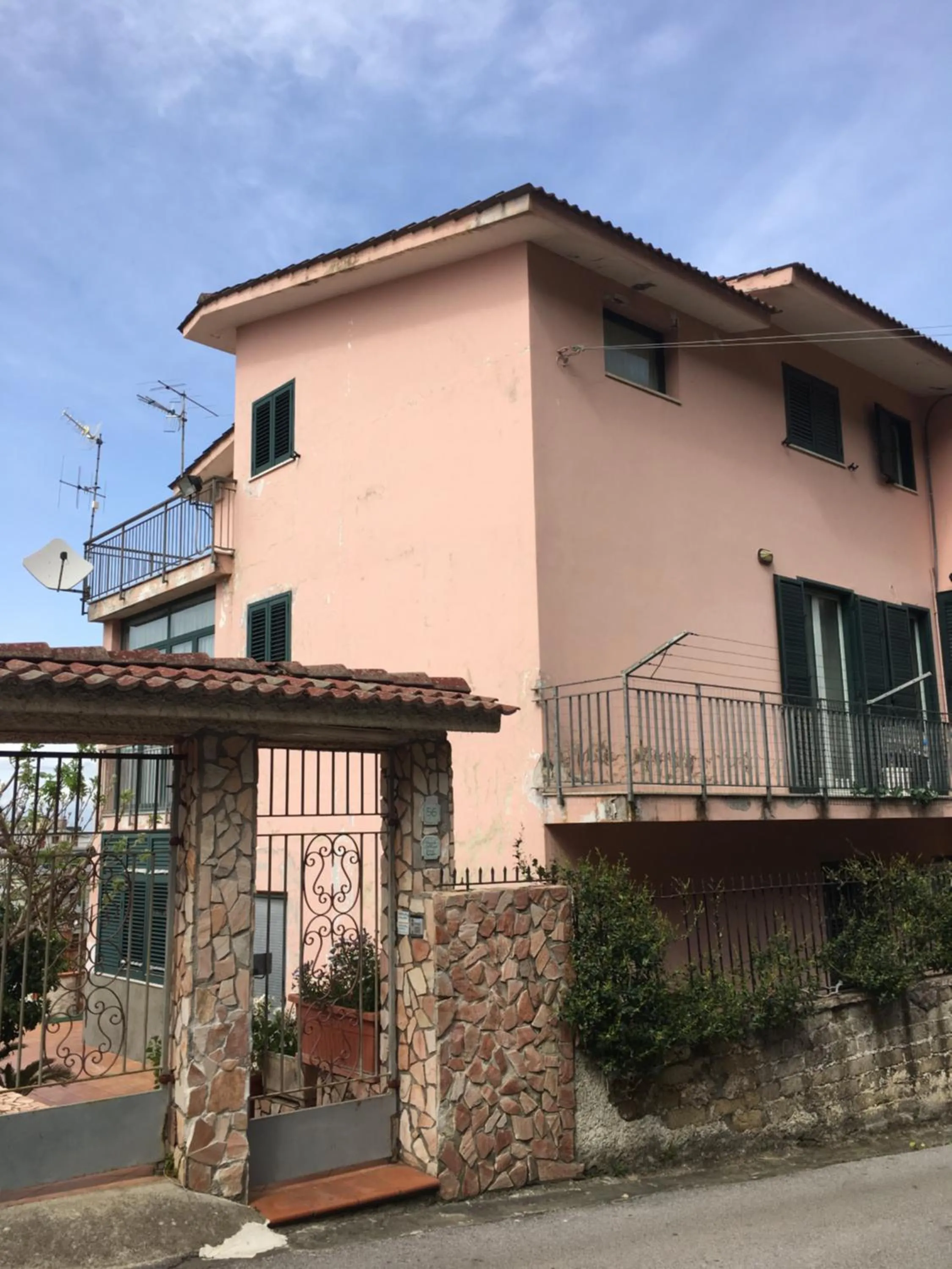 Facade/entrance in villa eden