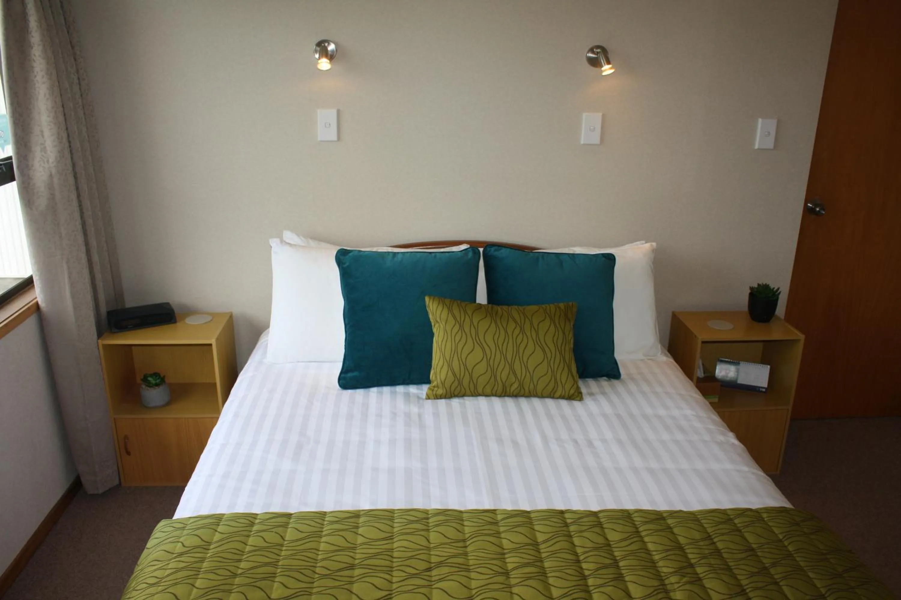 Photo of the whole room, Bed in Jenny's Bed & Breakfast