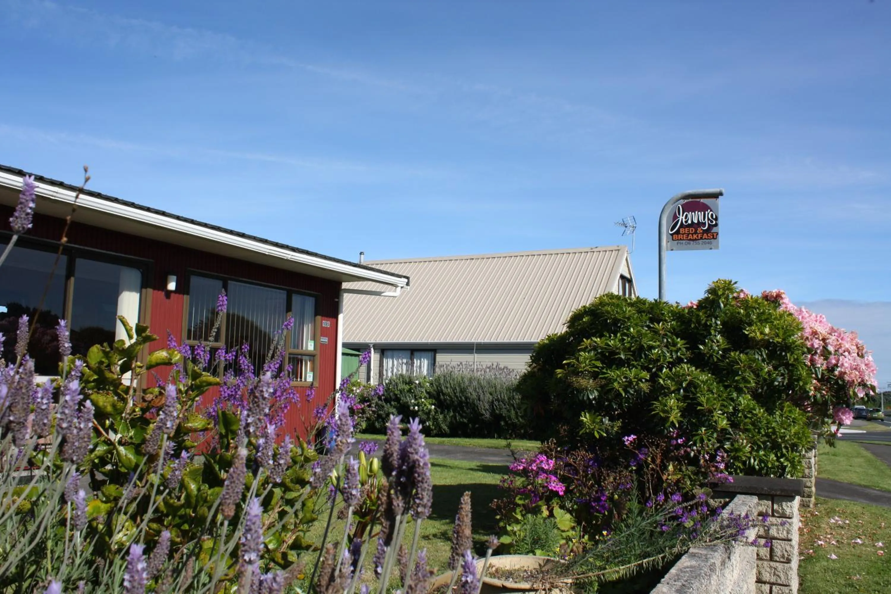 Property building in Jenny's Bed & Breakfast