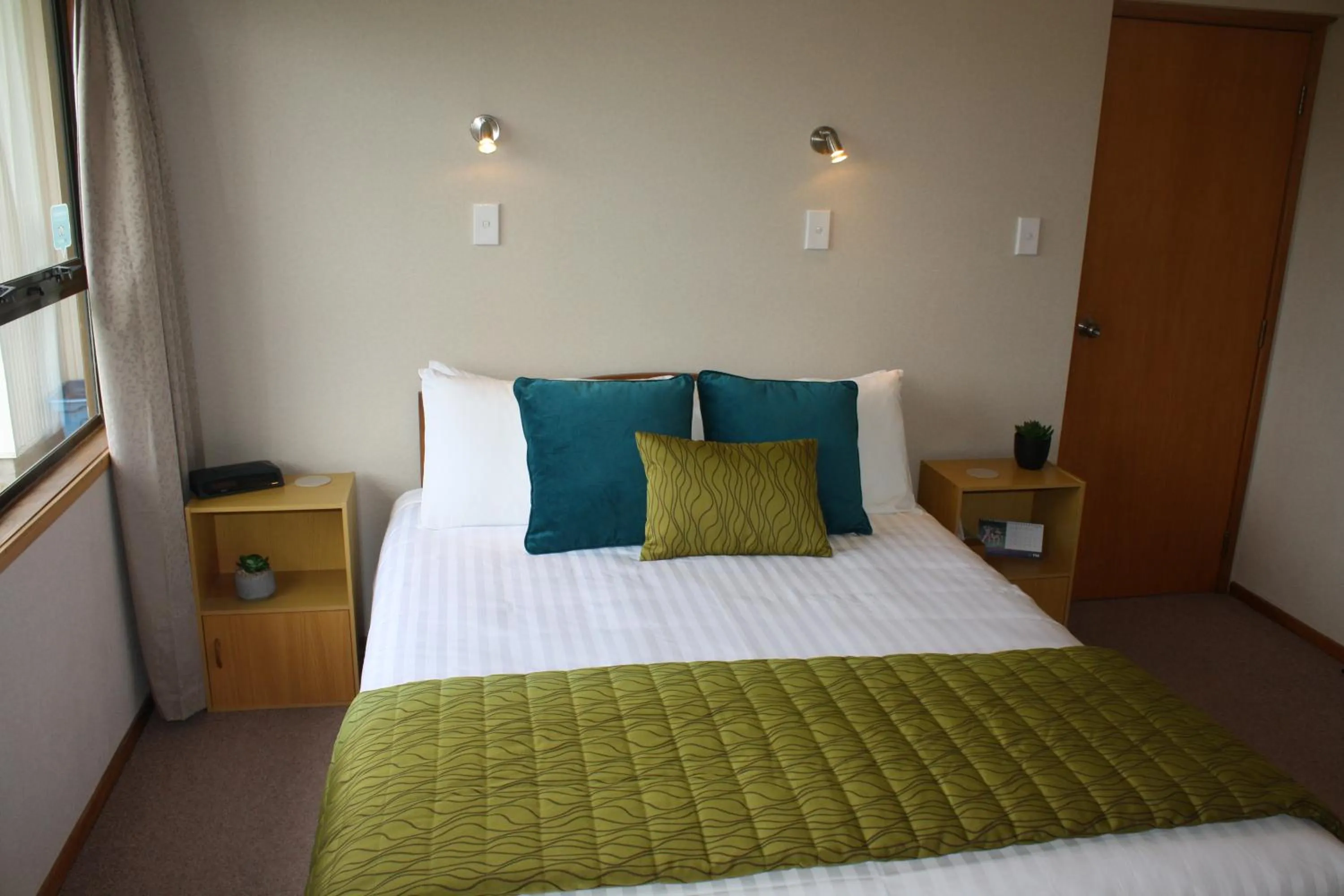 Photo of the whole room, Bed in Jenny's Bed & Breakfast