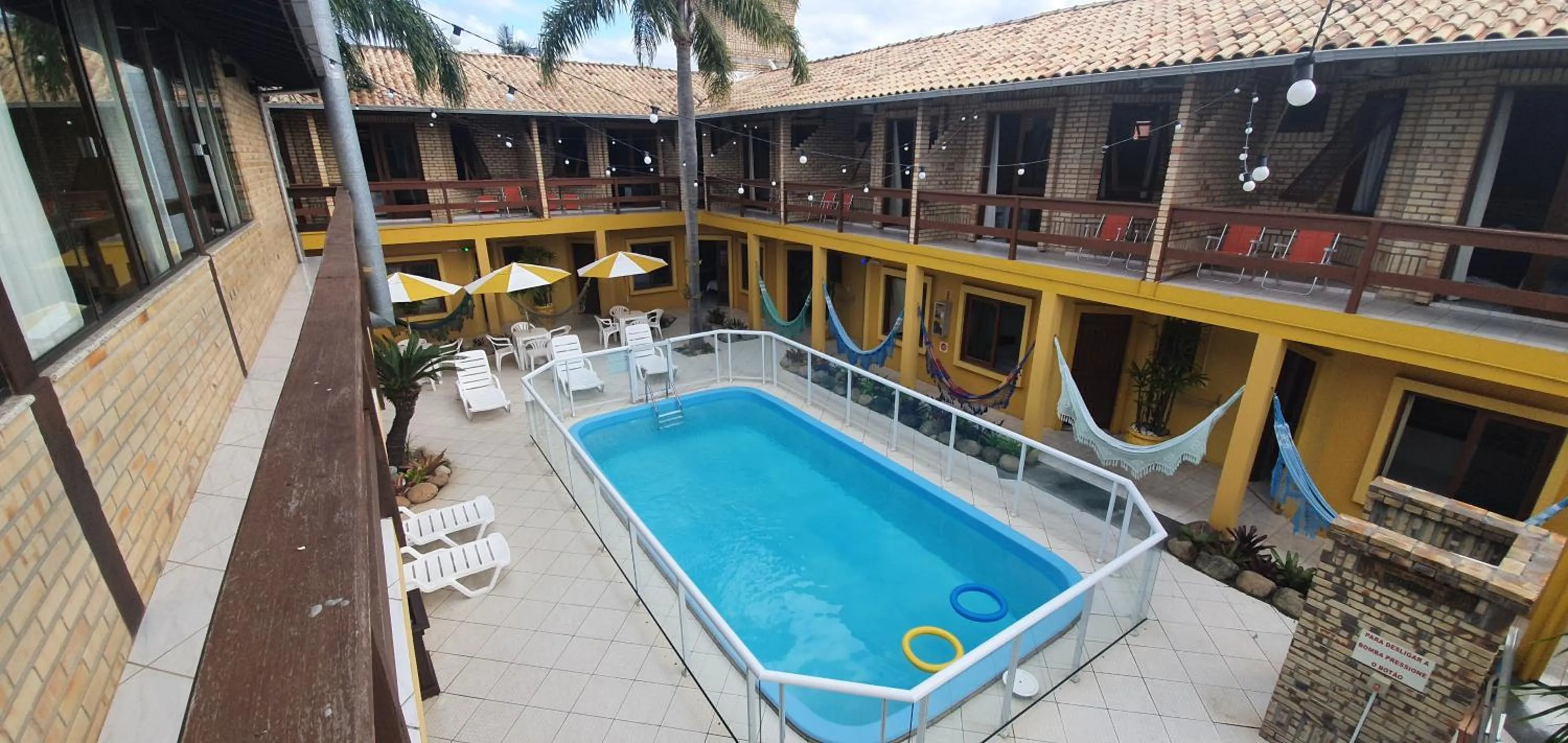 Swimming pool in Pousada Maunaloa