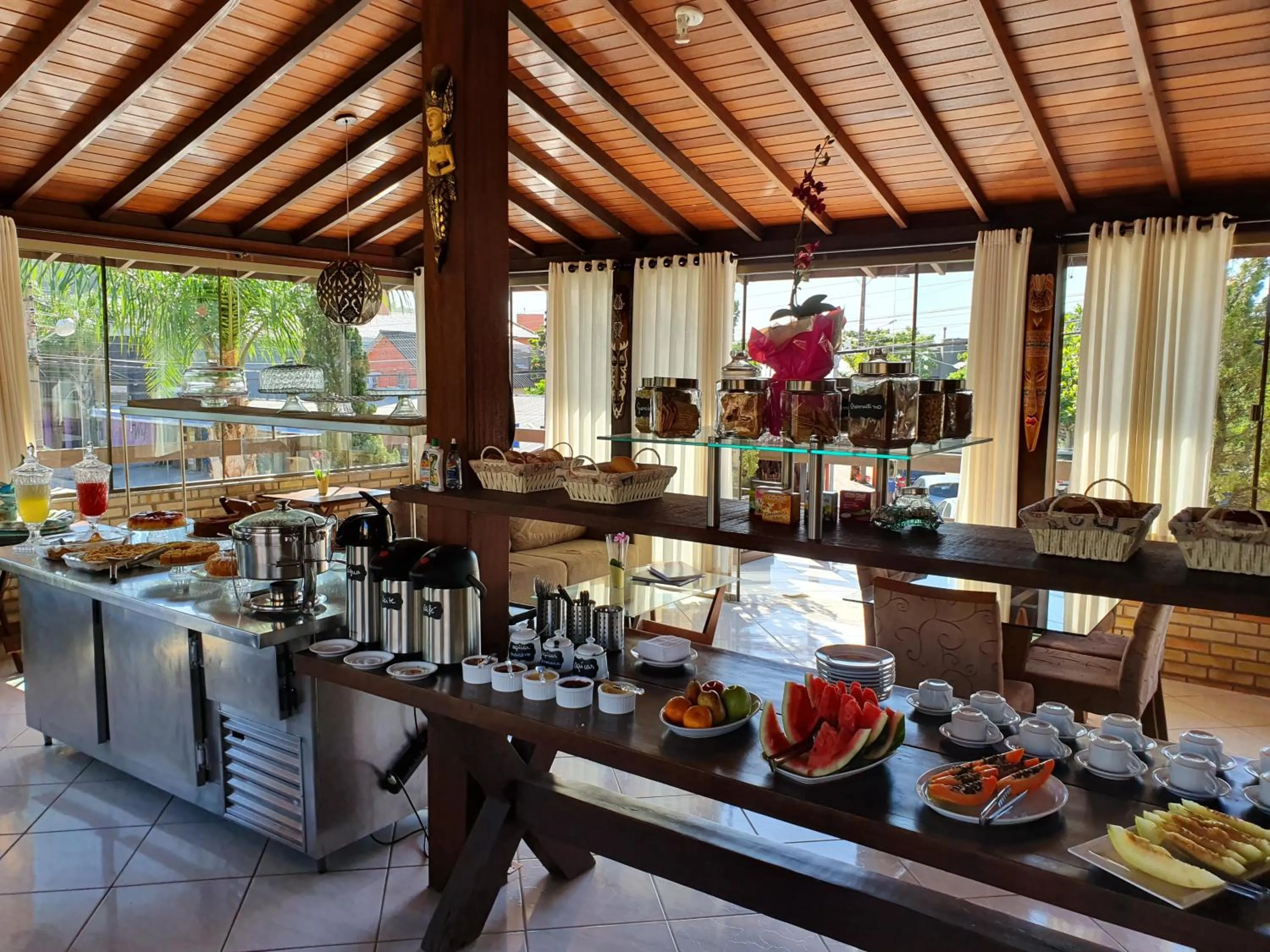 Breakfast in Pousada Maunaloa