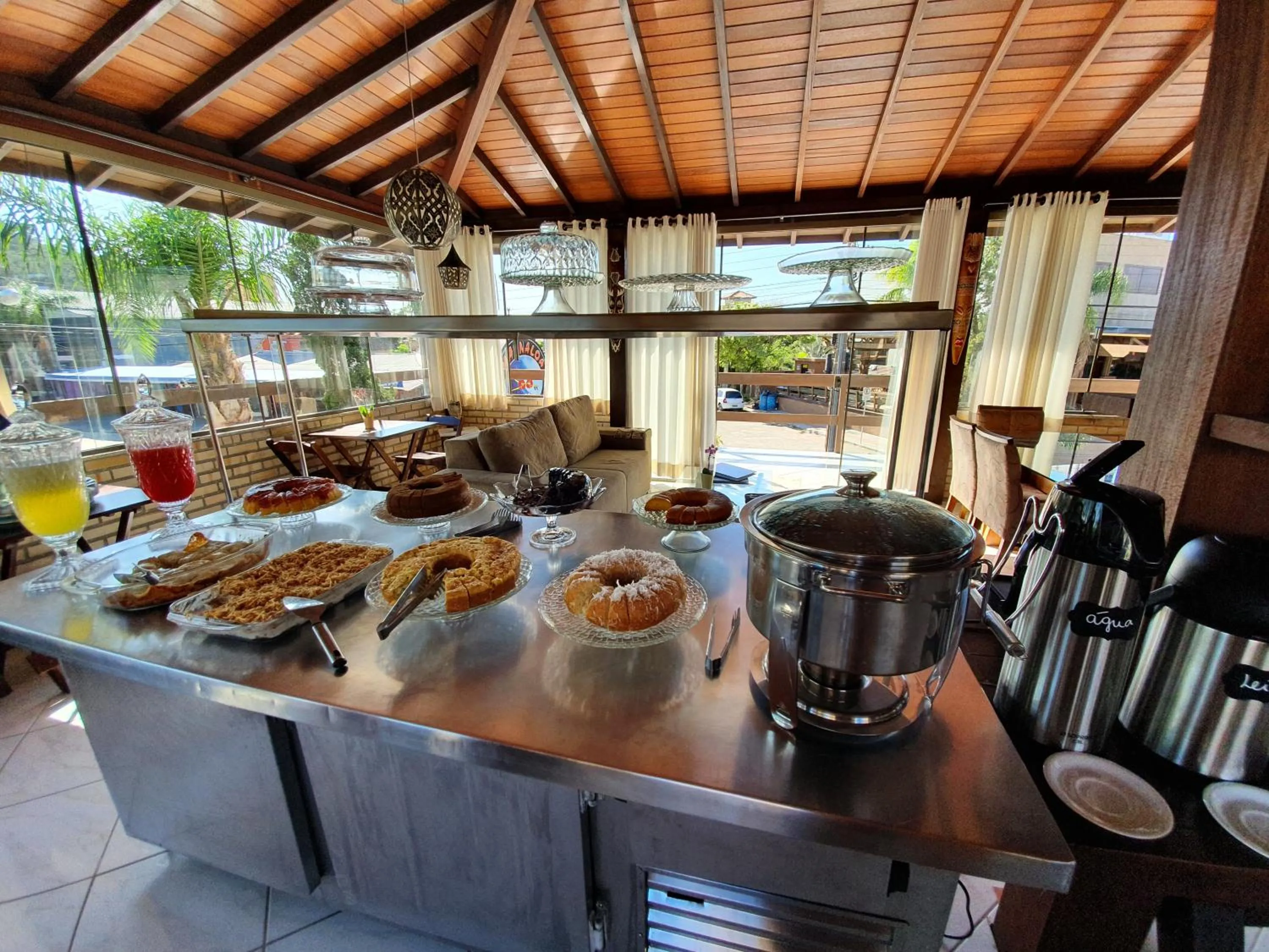 Breakfast in Pousada Maunaloa