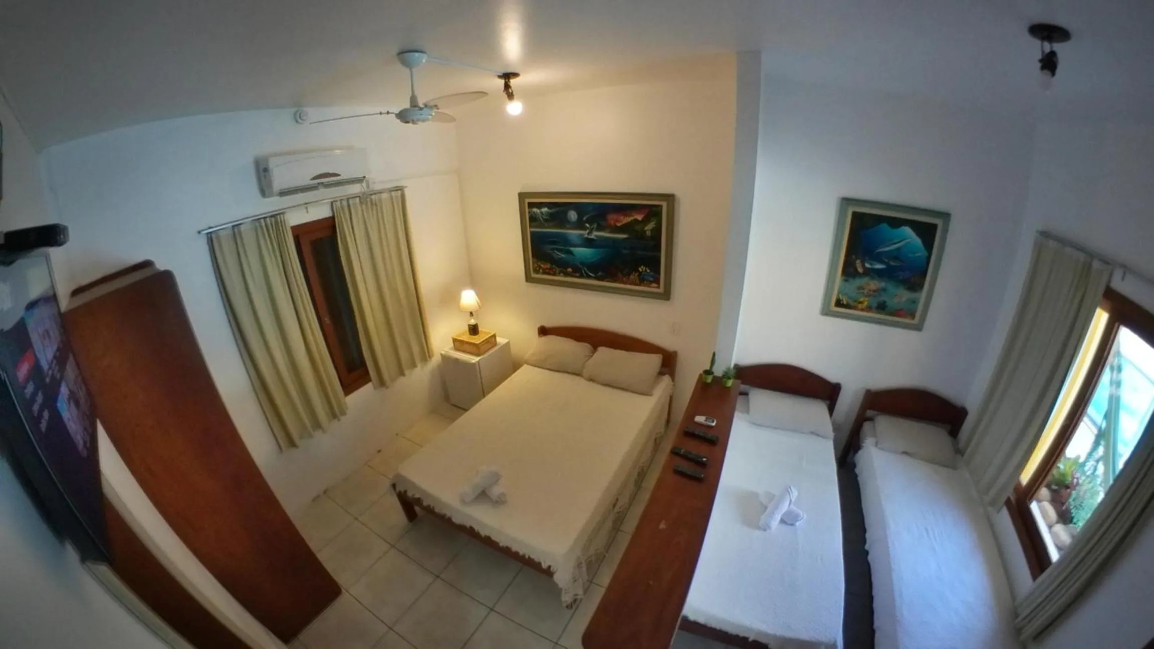 Photo of the whole room, Bed in Pousada Maunaloa