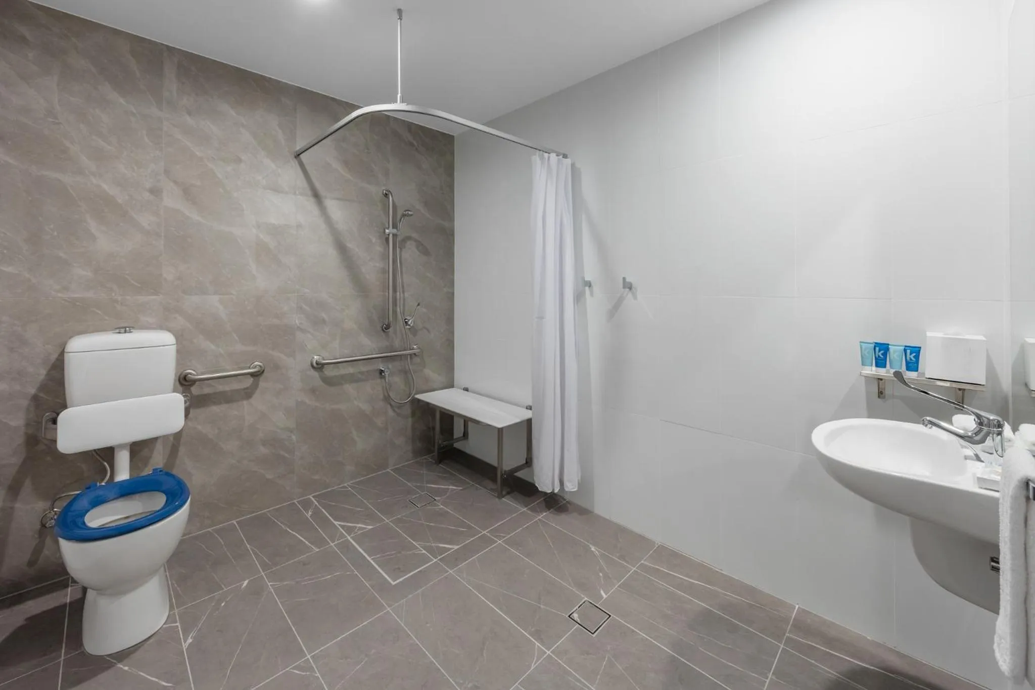 Bathroom in Meriton Suites Sussex Street, Sydney