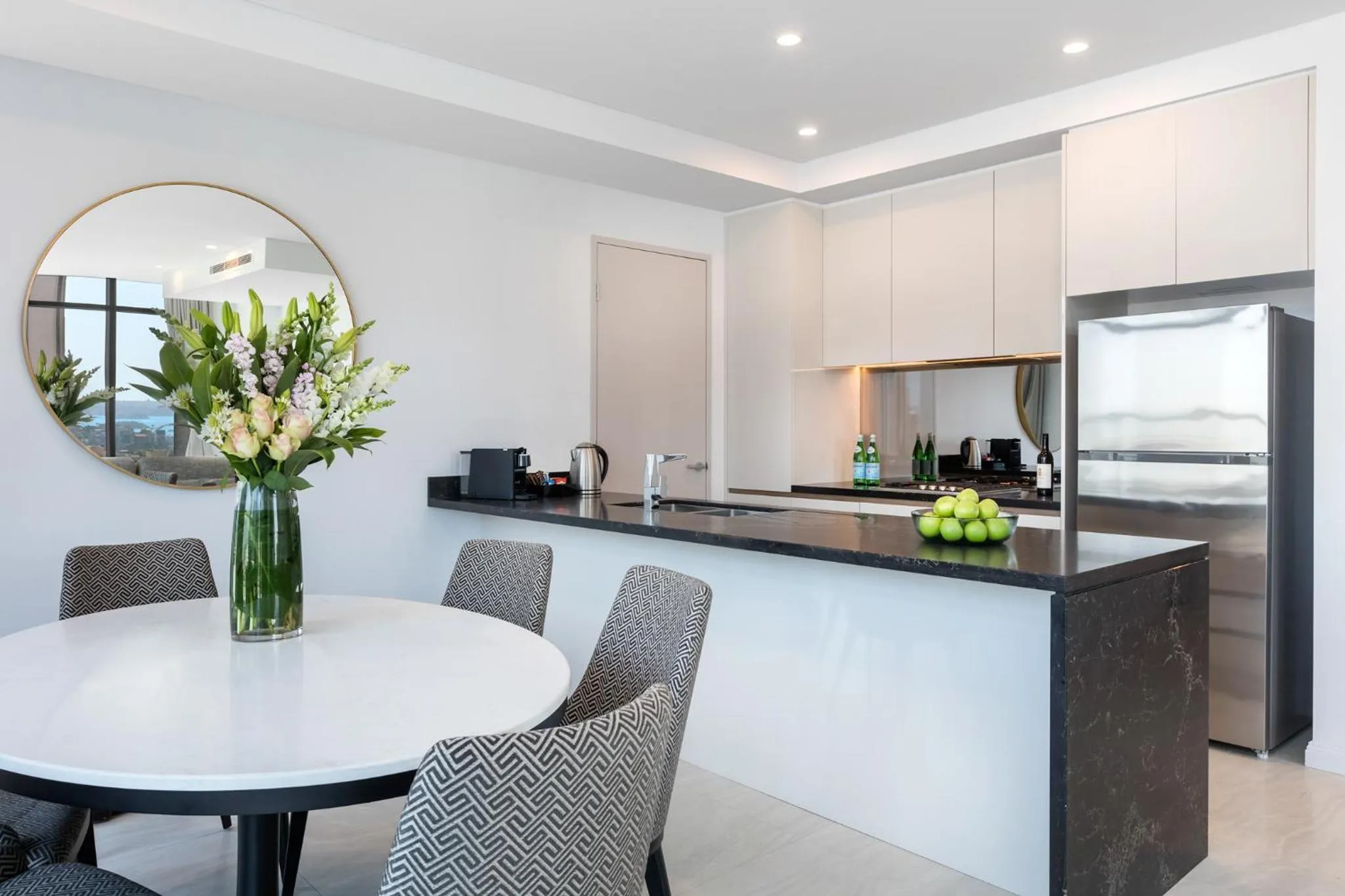 Kitchen or kitchenette in Meriton Suites Sussex Street, Sydney