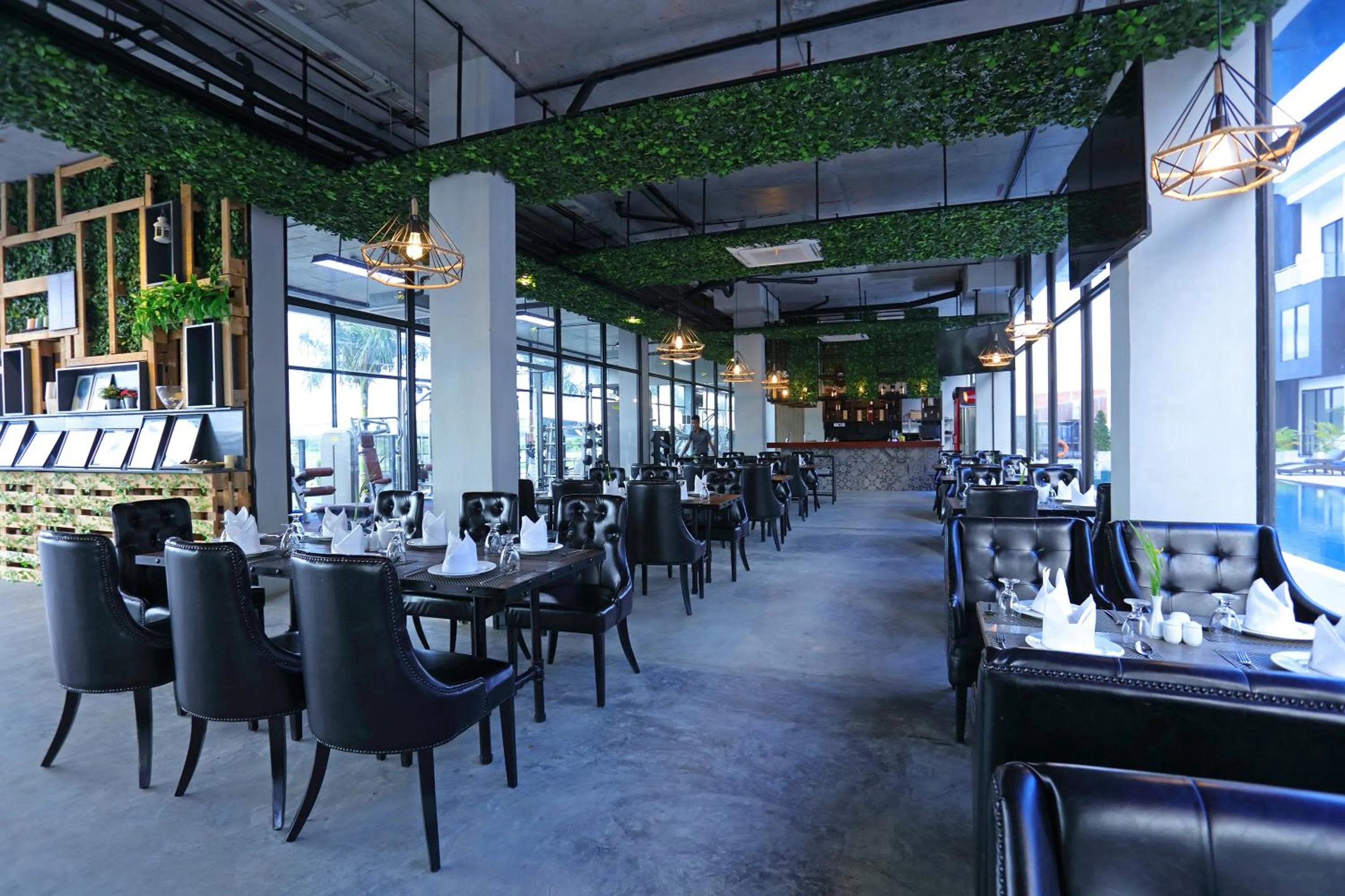 Restaurant/places to eat in Eco Garden Residences