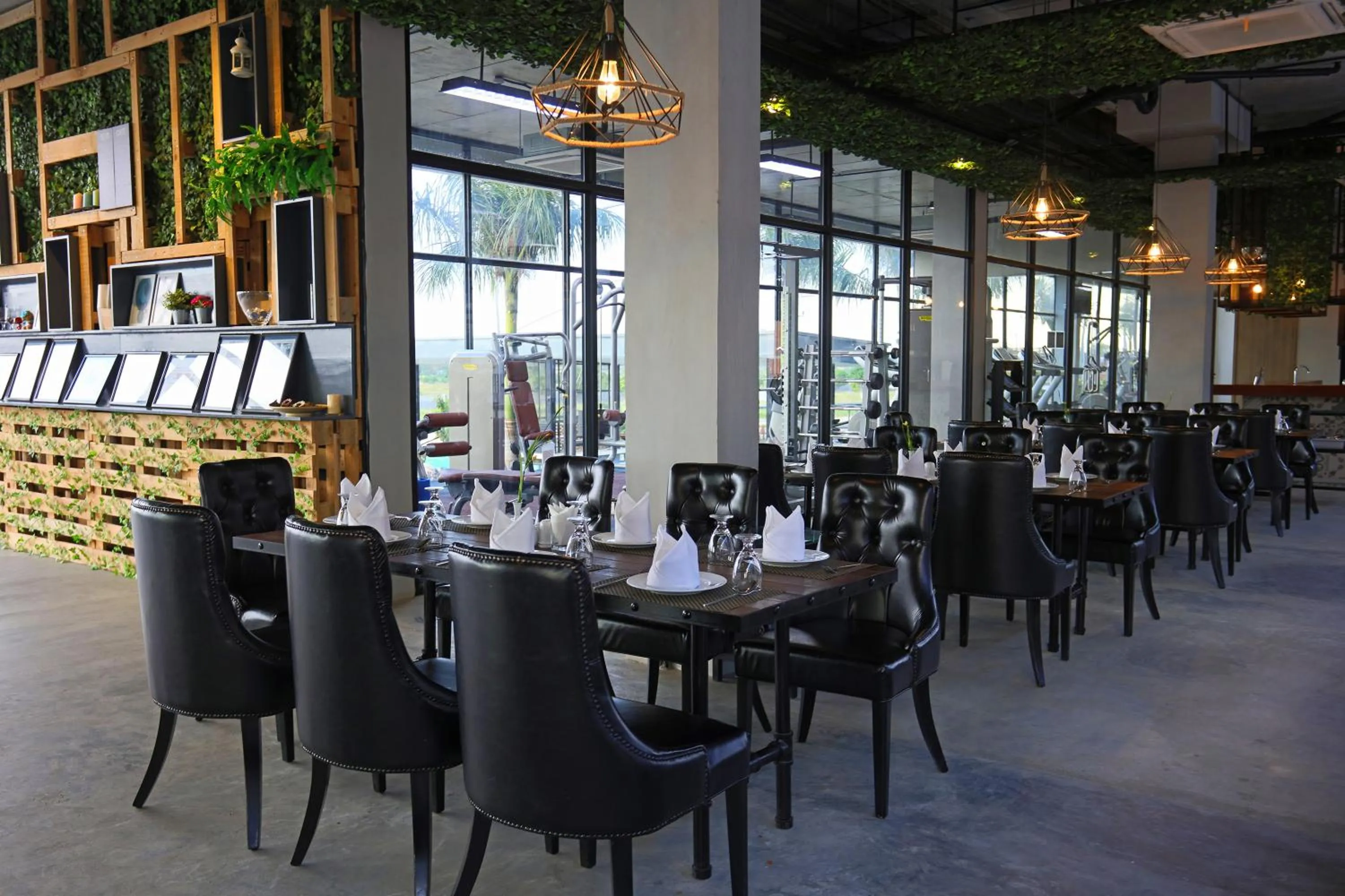 Restaurant/places to eat in Eco Garden Residences