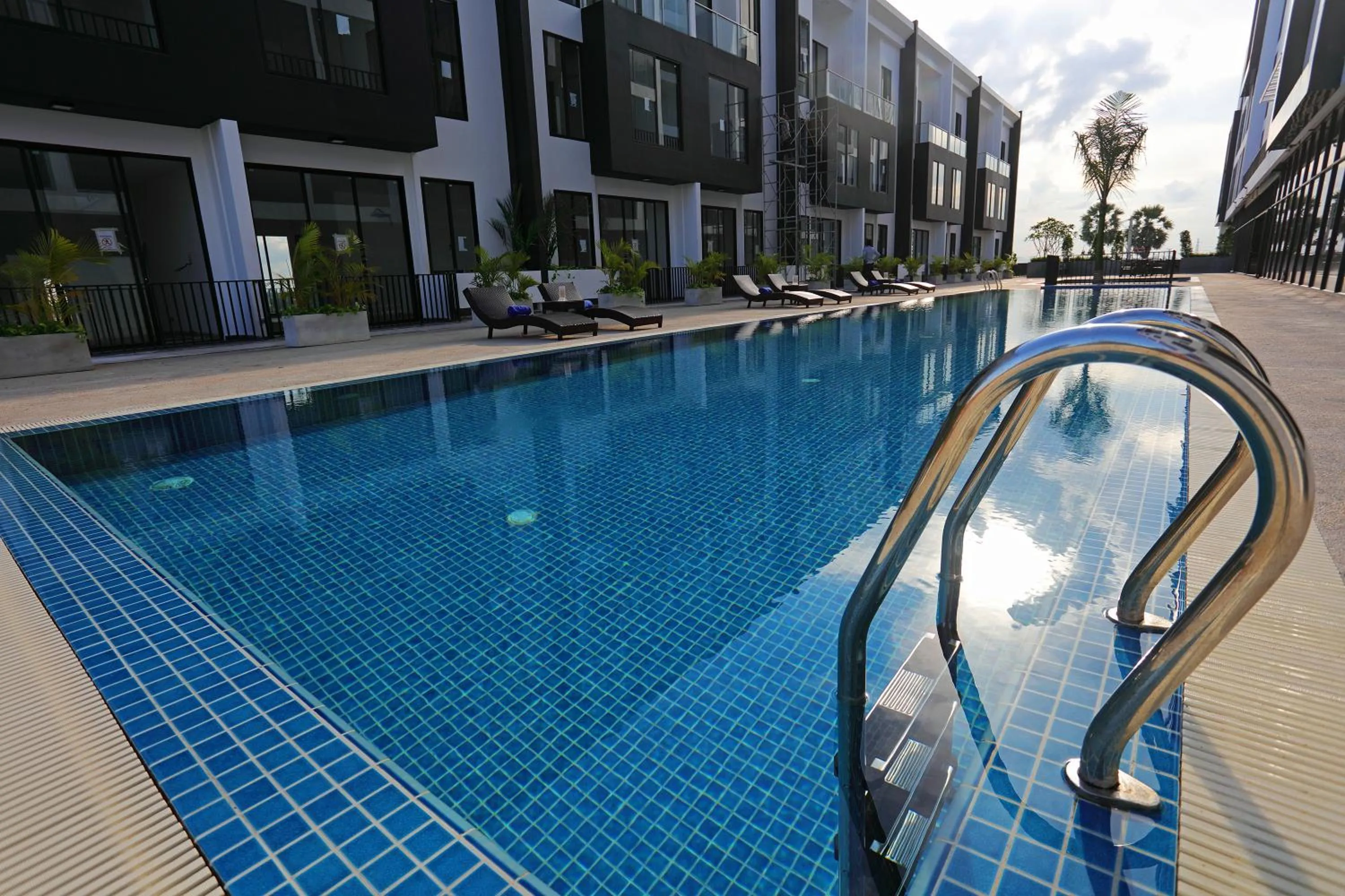 Swimming pool in Eco Garden Residences