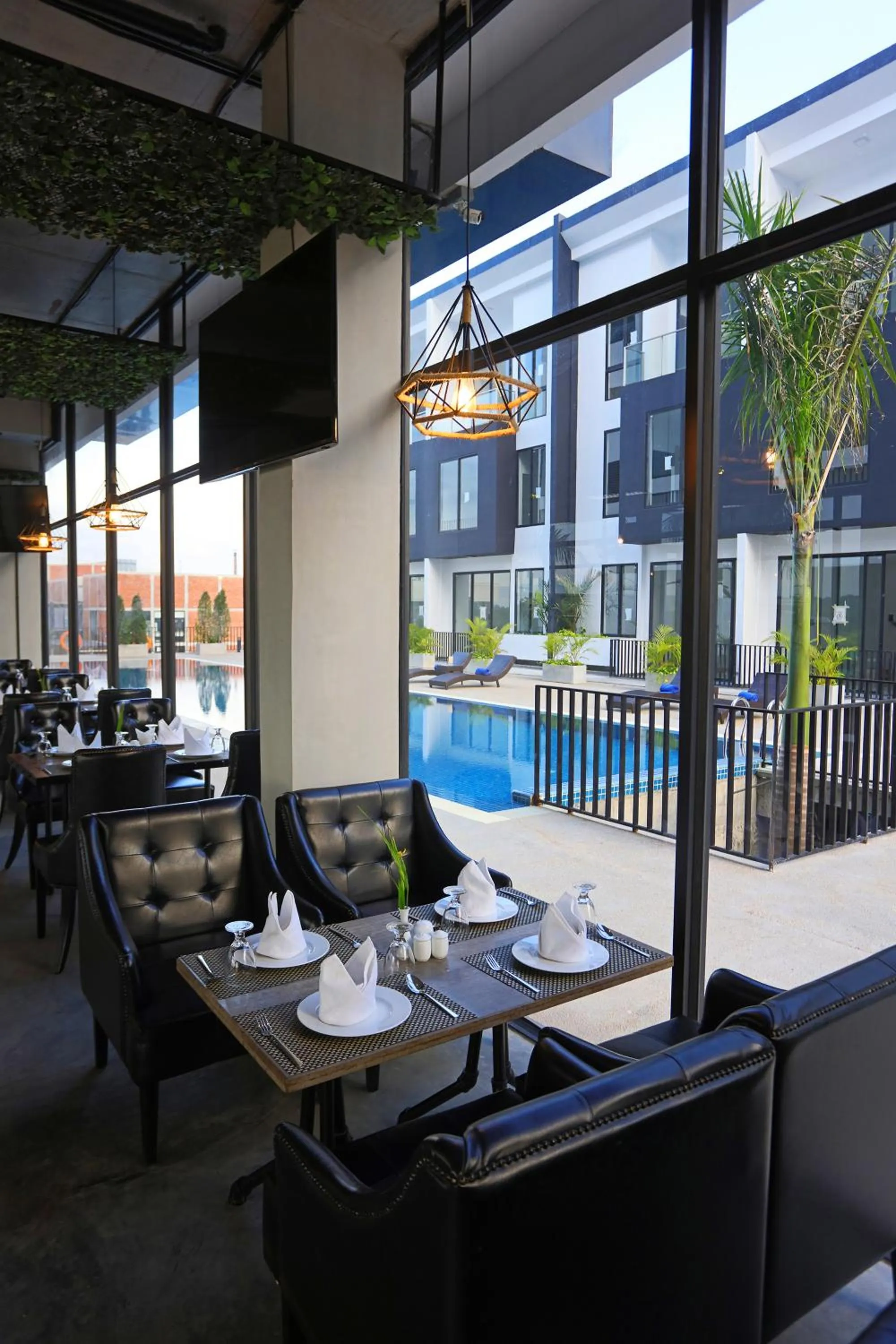 Restaurant/places to eat in Eco Garden Residences