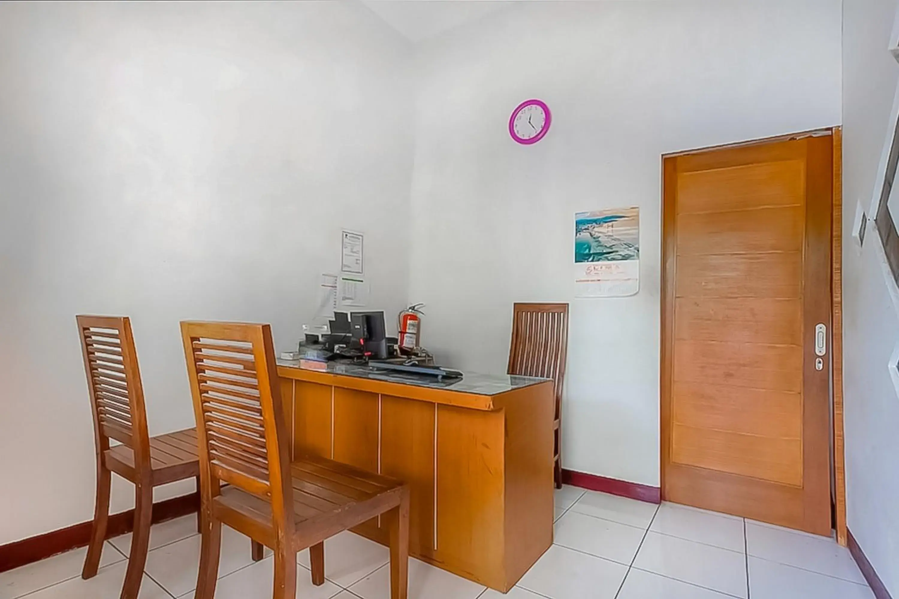 Lobby or reception in Pandu Prima Guest House Syariah Mitra Reddoorz Lobby or reception in Pandu Prima Guest House Syariah Mitra Reddoorz