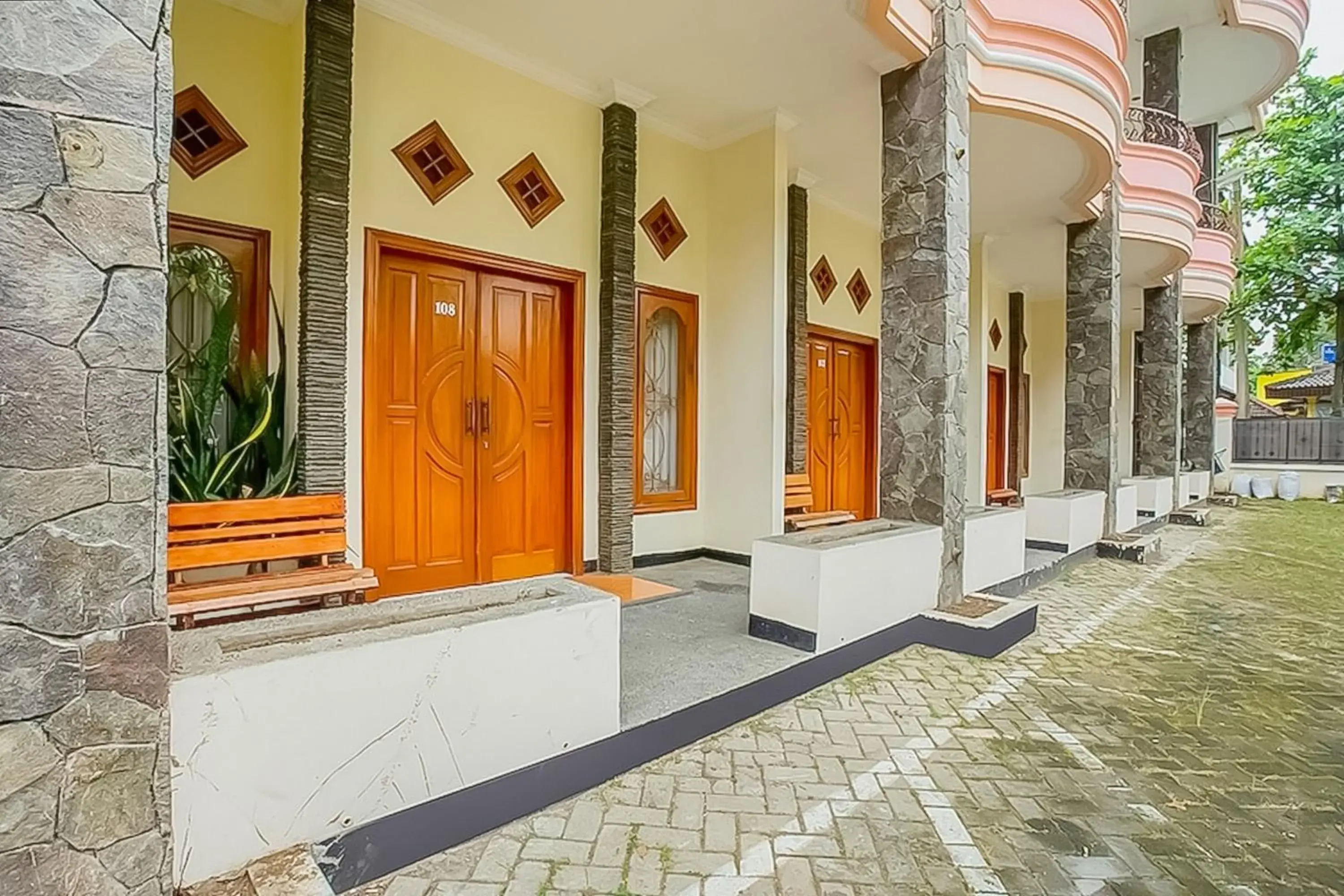 Property building in Pandu Prima Guest House Syariah Mitra Reddoorz Property building in Pandu Prima Guest House Syariah Mitra Reddoorz