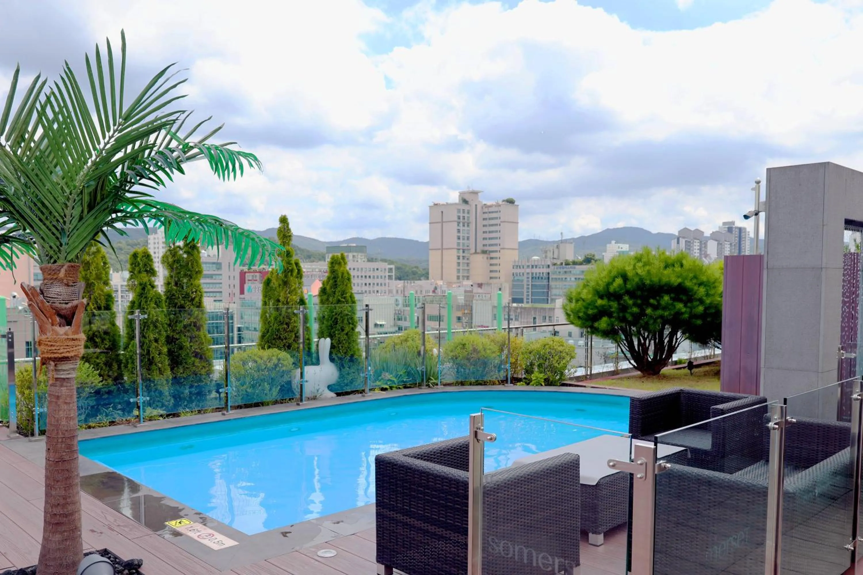 Swimming pool in Hotel Skypark Central Seoul Pangyo