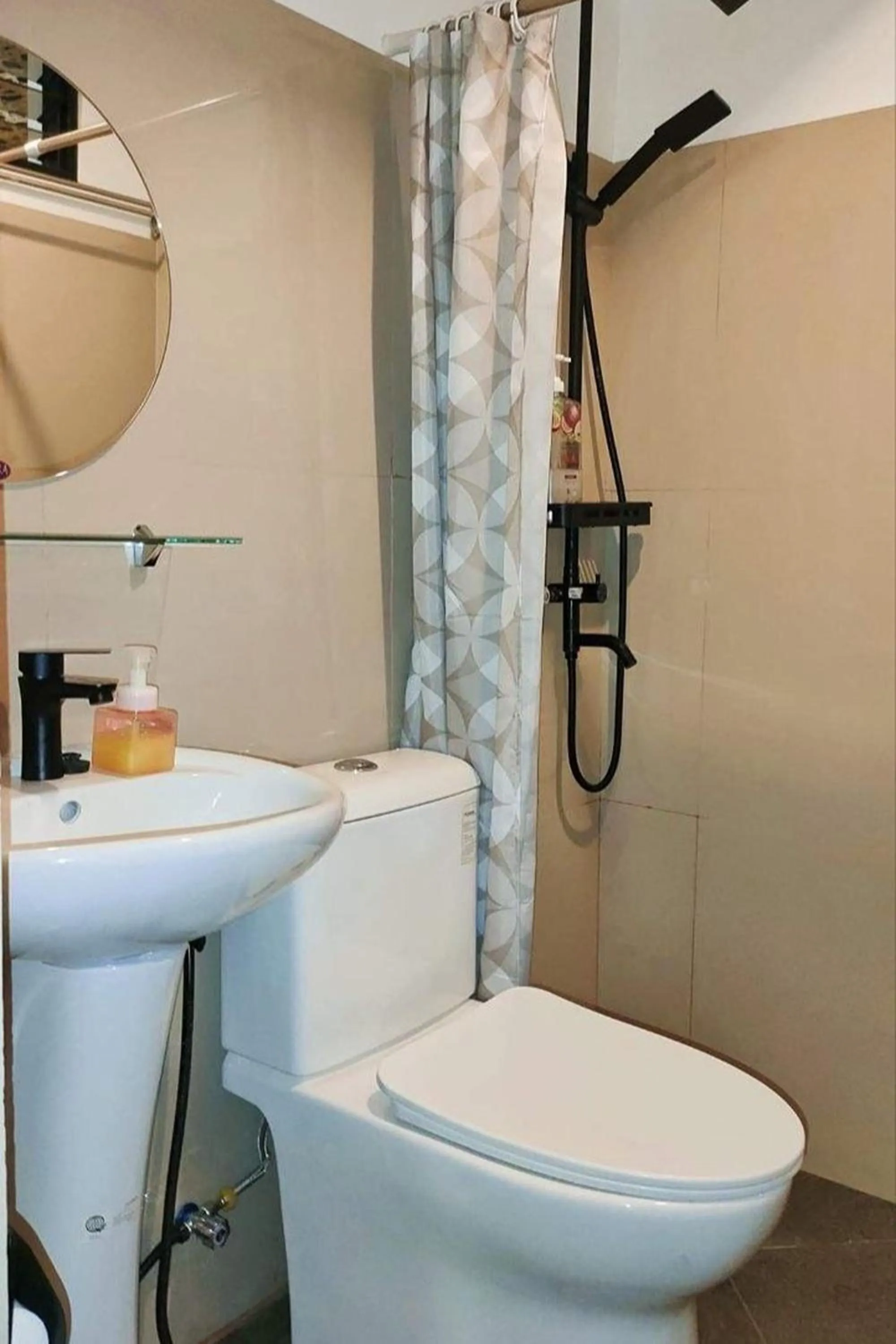 Bathroom in Intoy's Place Panglao near Beach