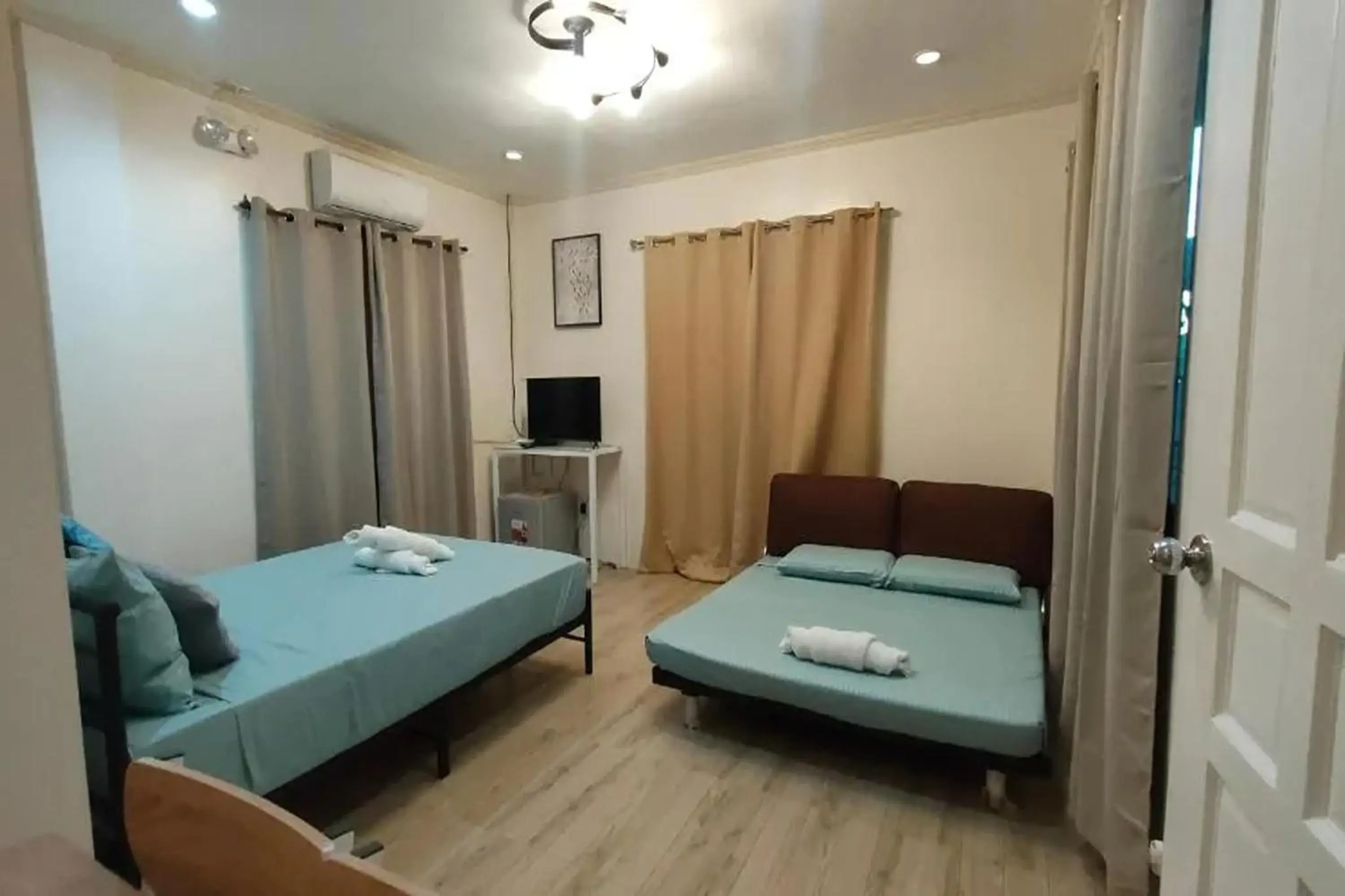 Photo of the whole room, Bed in Intoy's Place Panglao near Beach Photo of the whole room, Bed in Intoy's Place Panglao near Beach